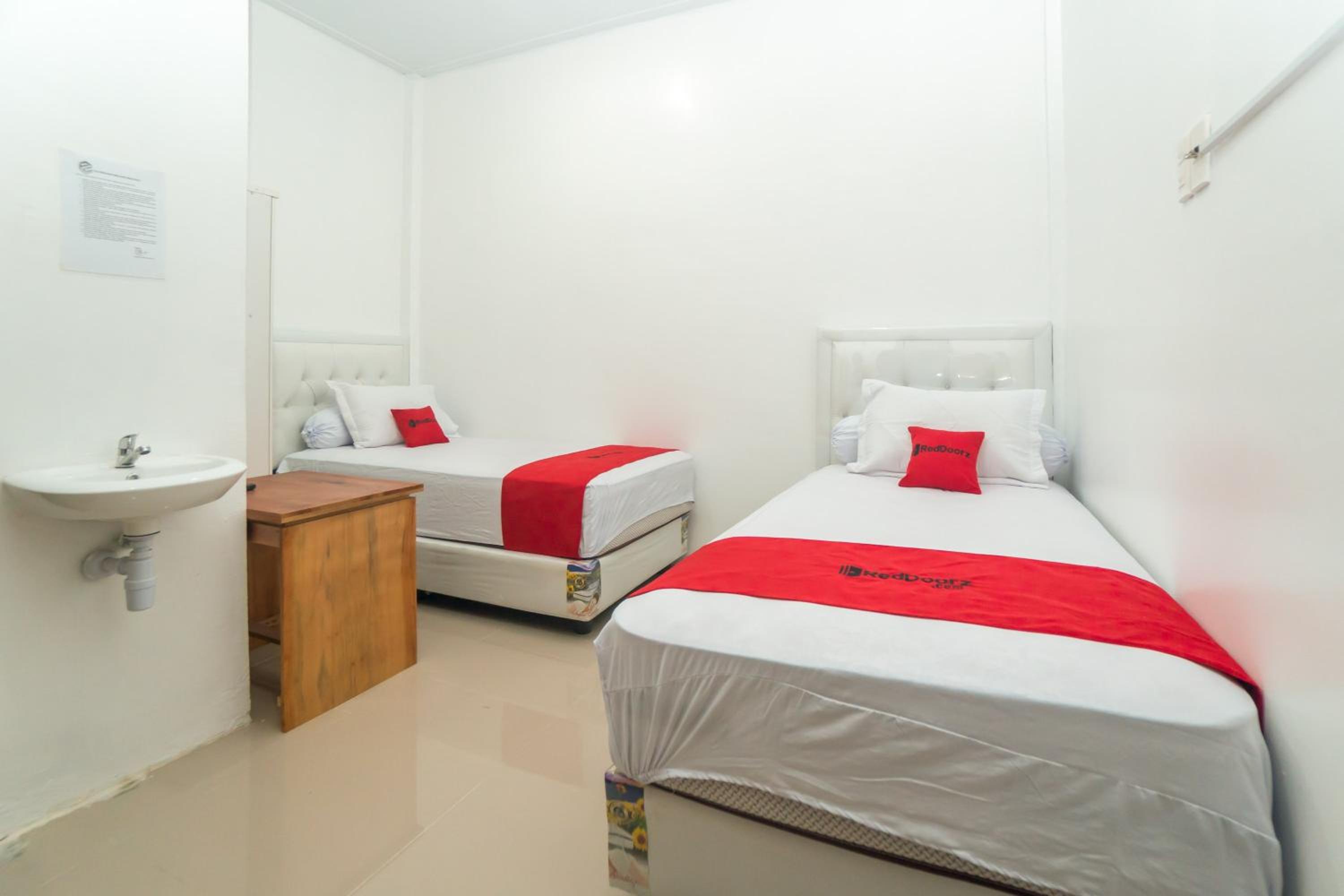 Twin Room - Photo 2