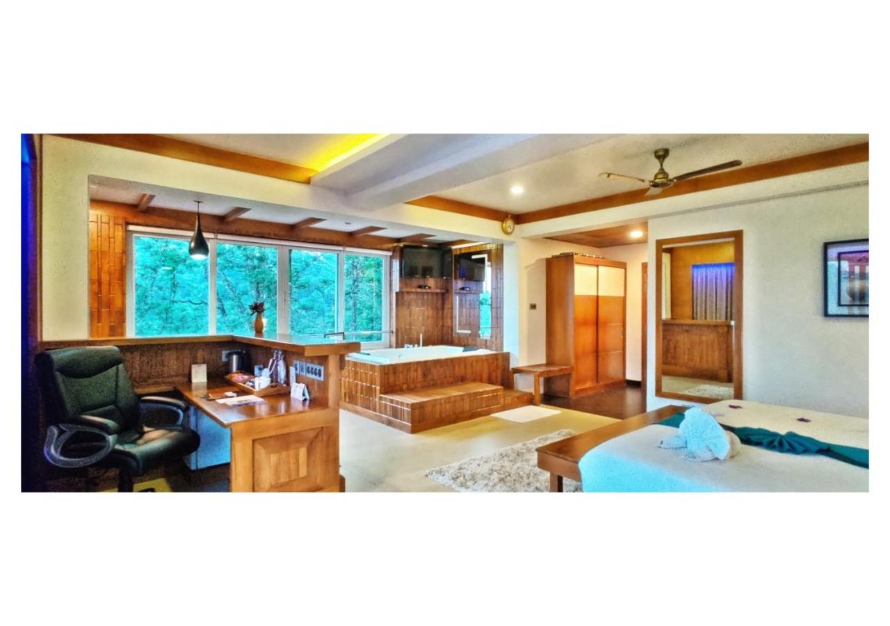 Honeymoon Suite - Photo 6