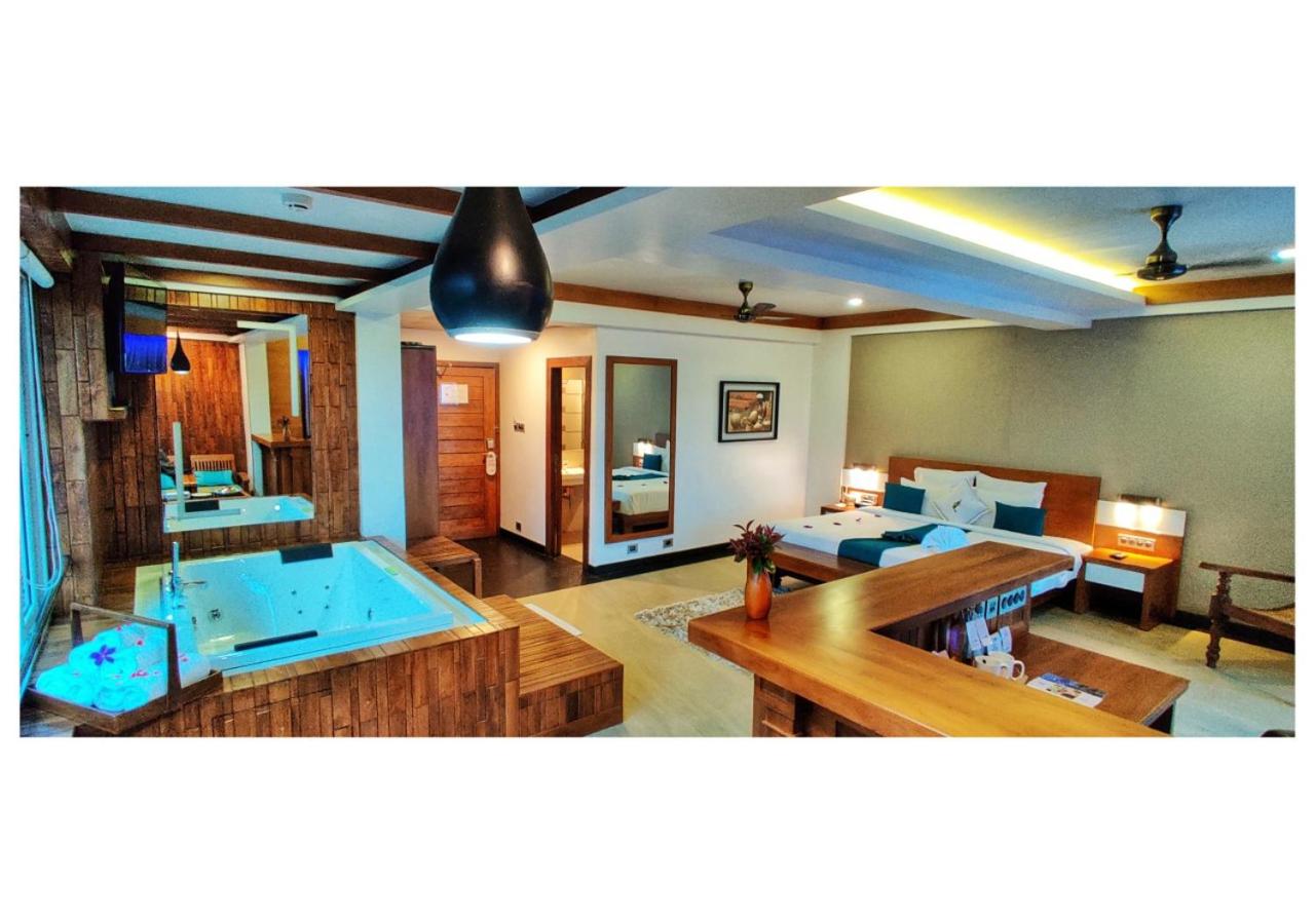 Honeymoon Suite - Photo 7