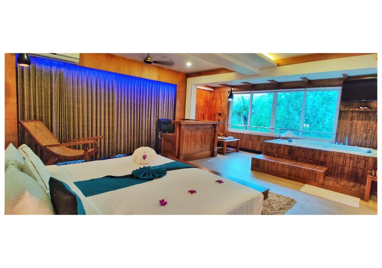 Honeymoon Suite - Photo 9