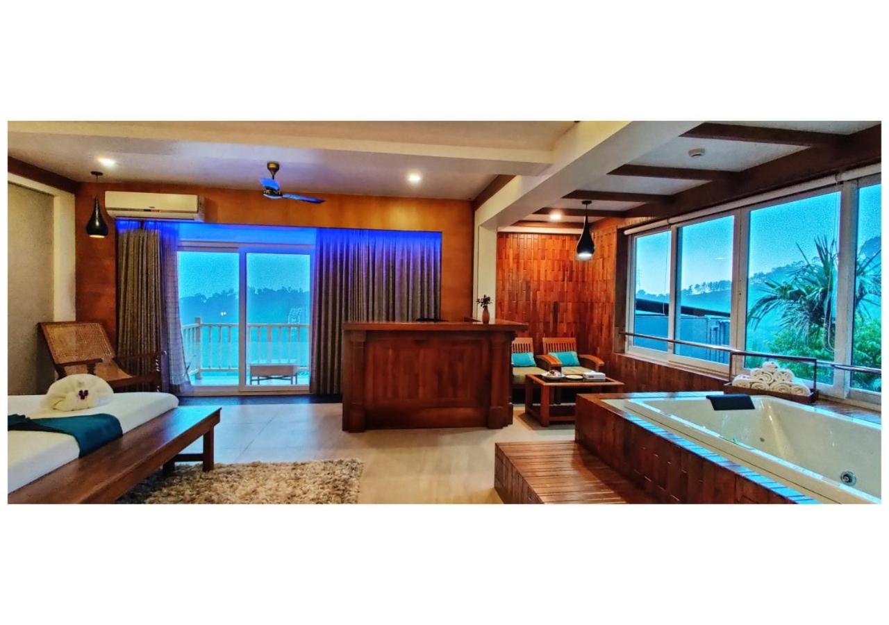 Honeymoon Suite - Photo 8