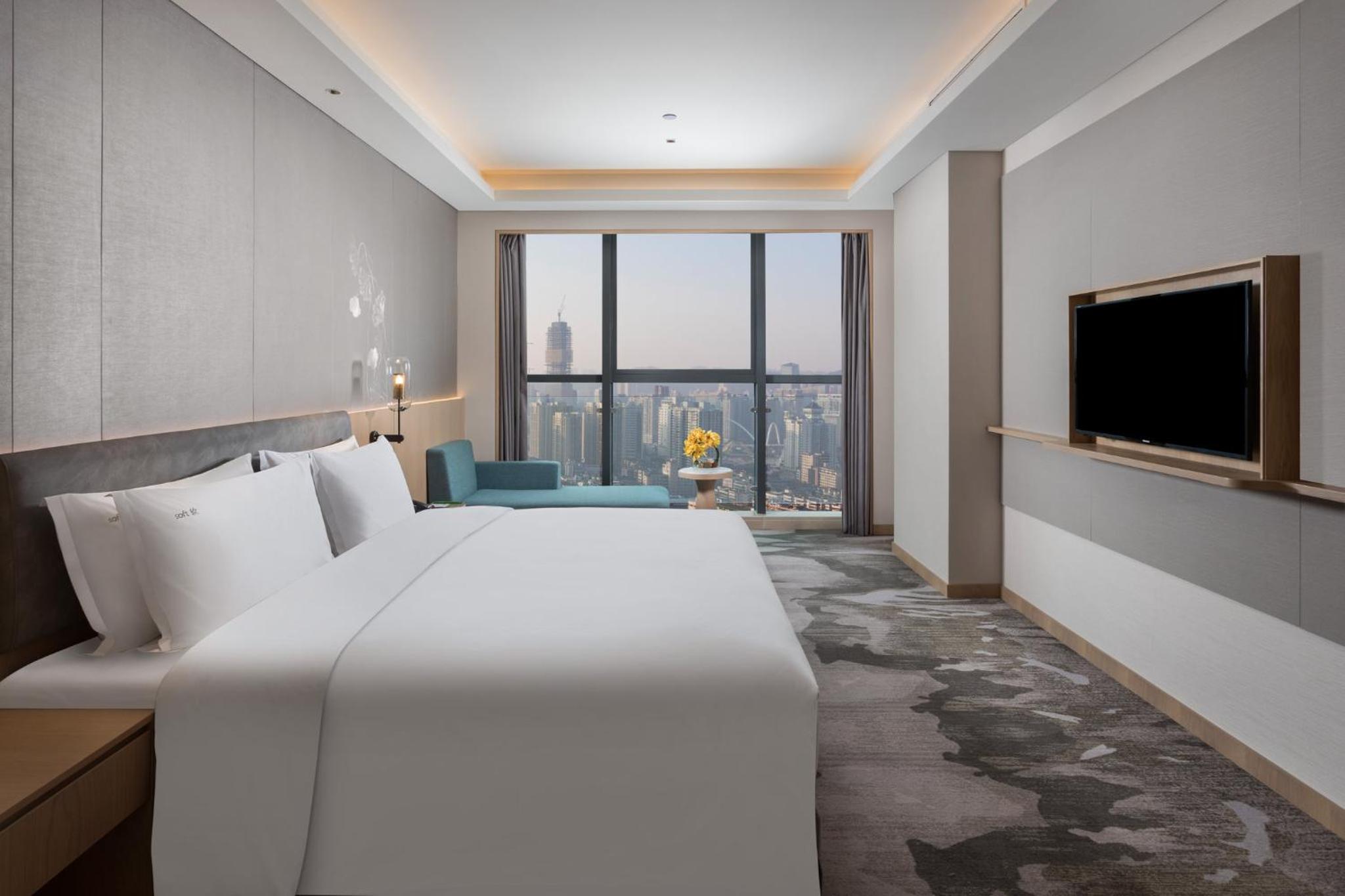 One-Bedroom Suite - Photo 2