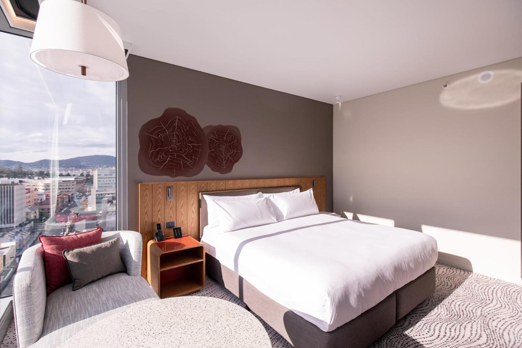 Premium Corner King Room - Photo 4