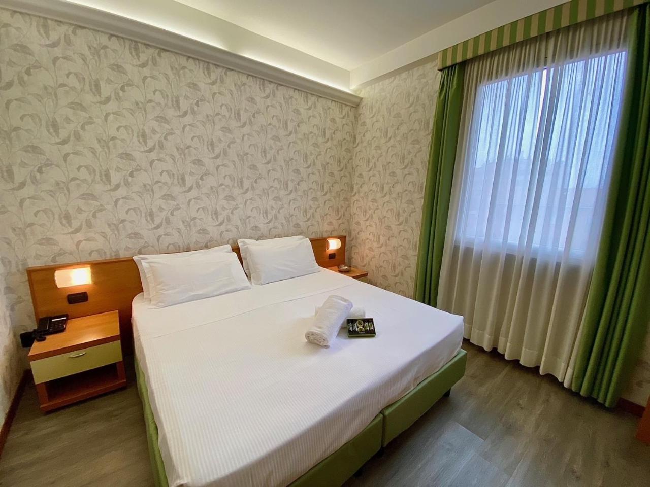 Double Room - Photo 7