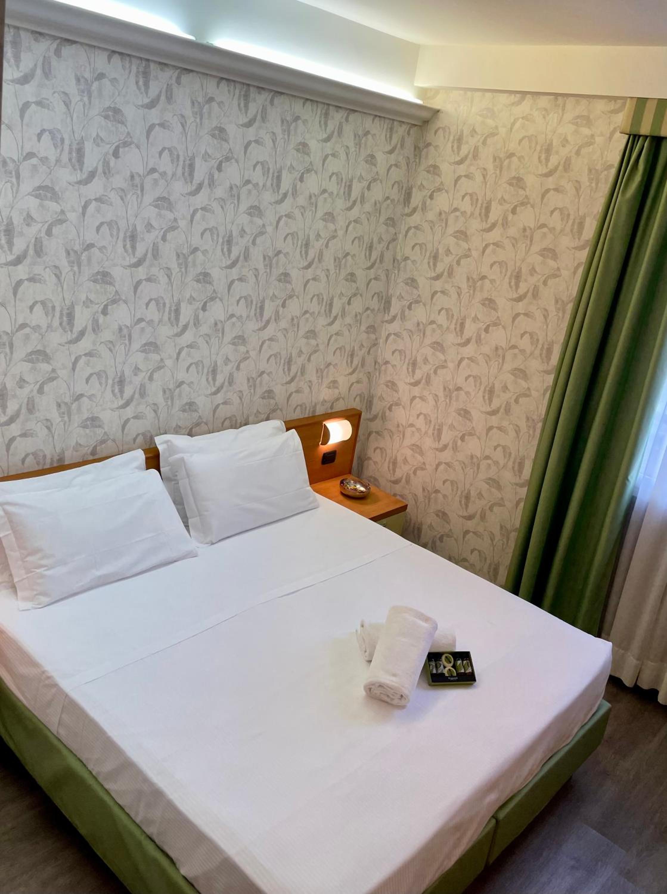 Double Room - Photo 11
