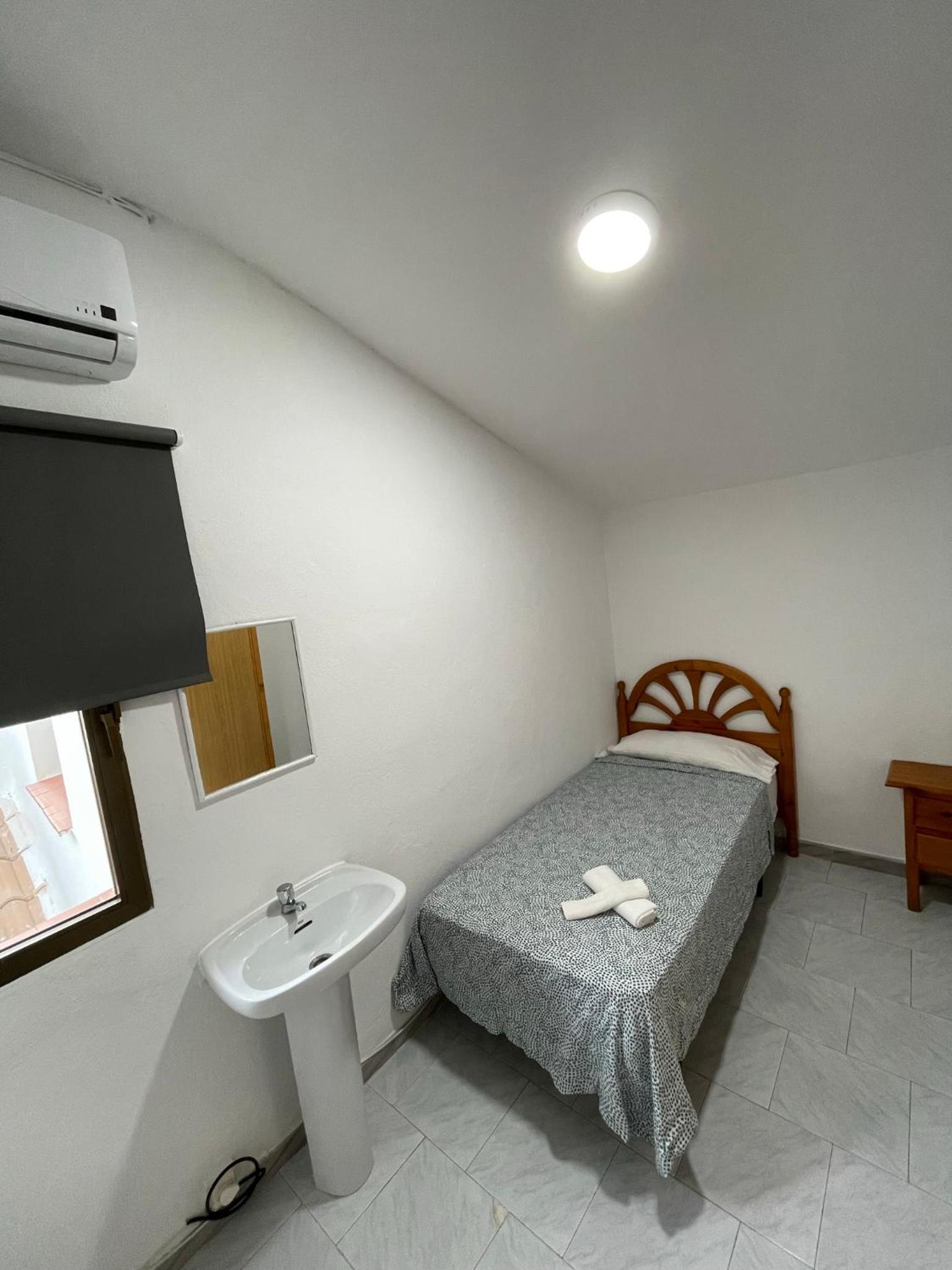 Habitación individual con baño compartido