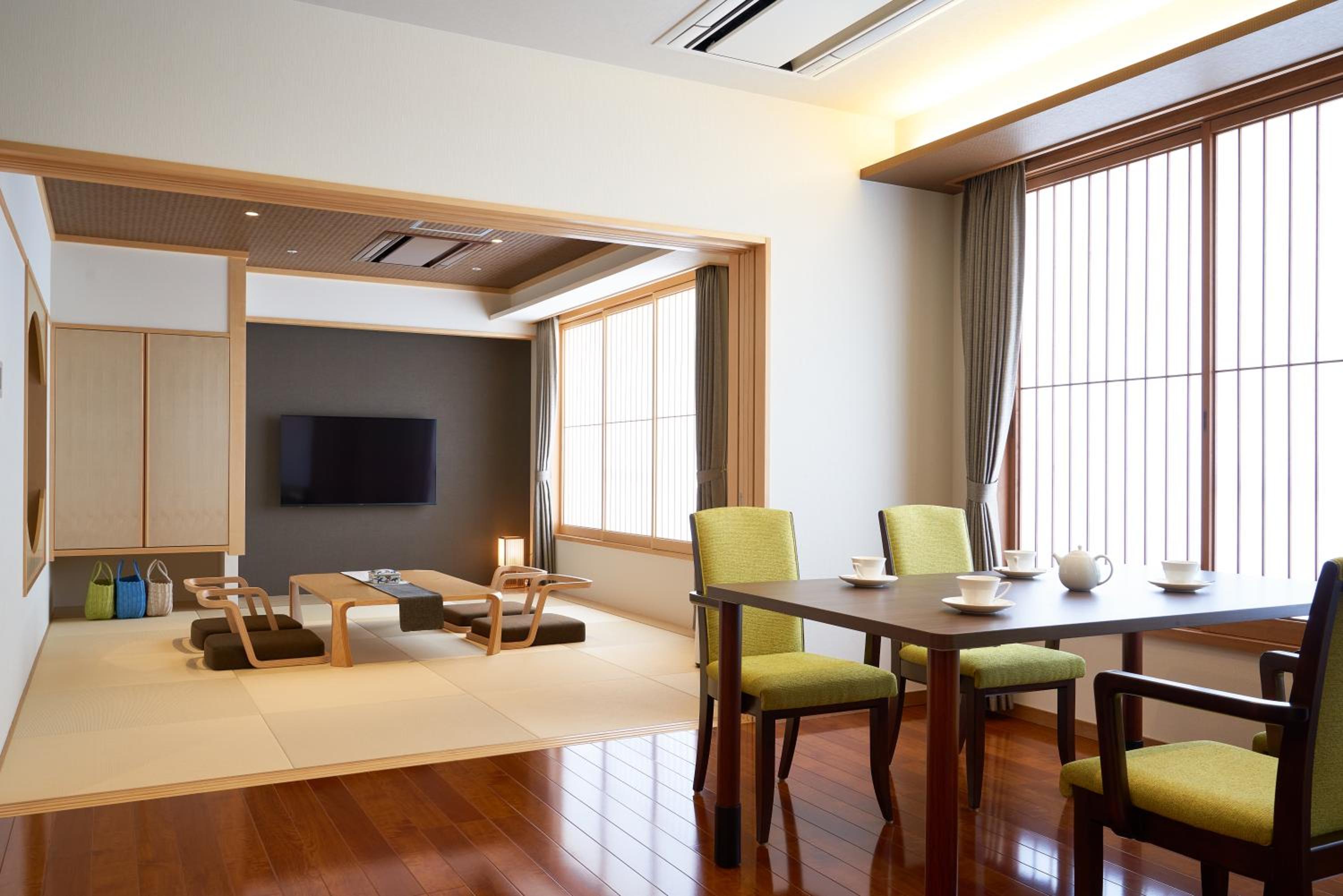 Family Room with Private Bathroom photo 1