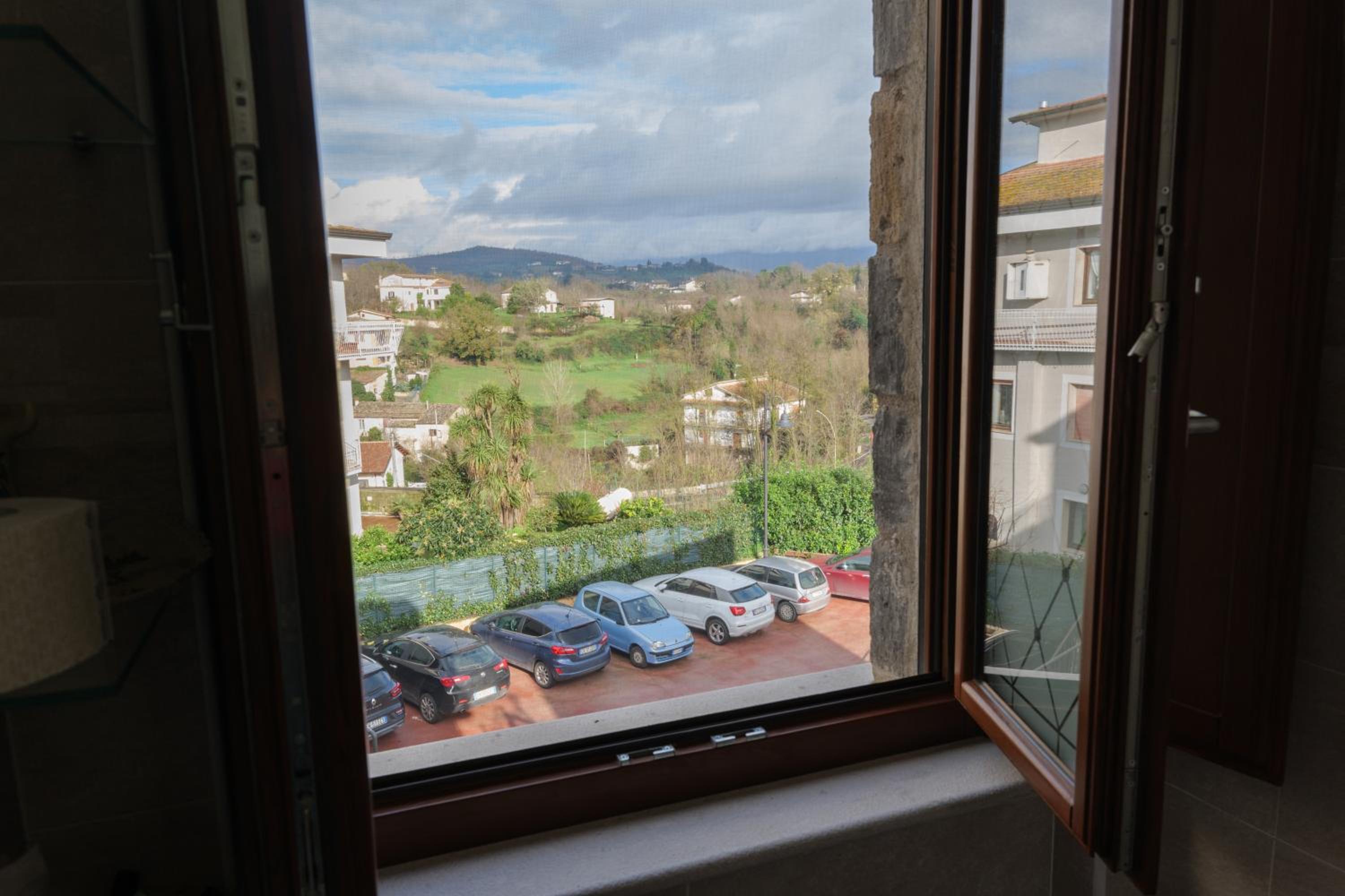 Large Double Room - Photo 7