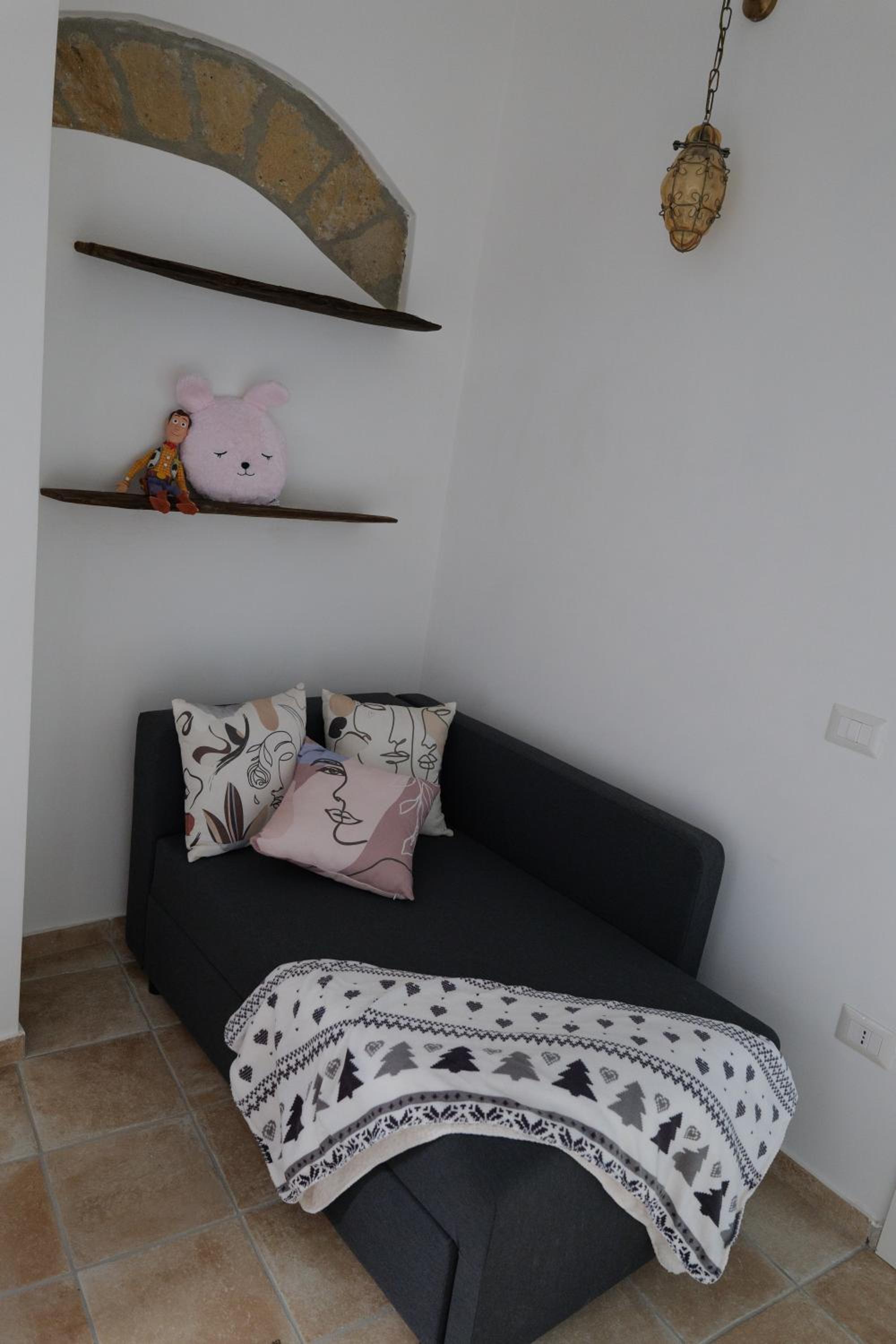 Large Double Room - Photo 17