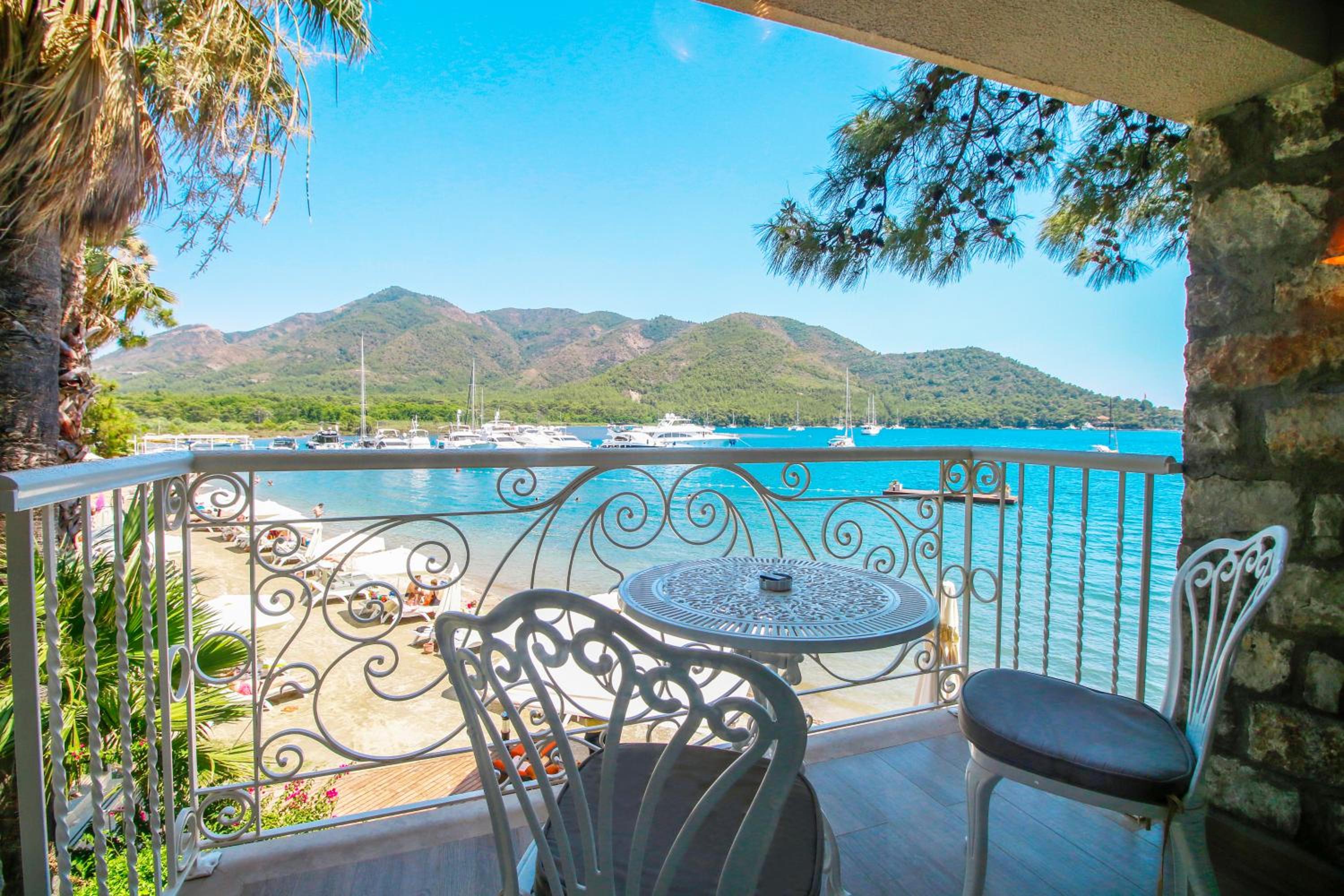 Deluxe Double Room With Sea View - Photo 3