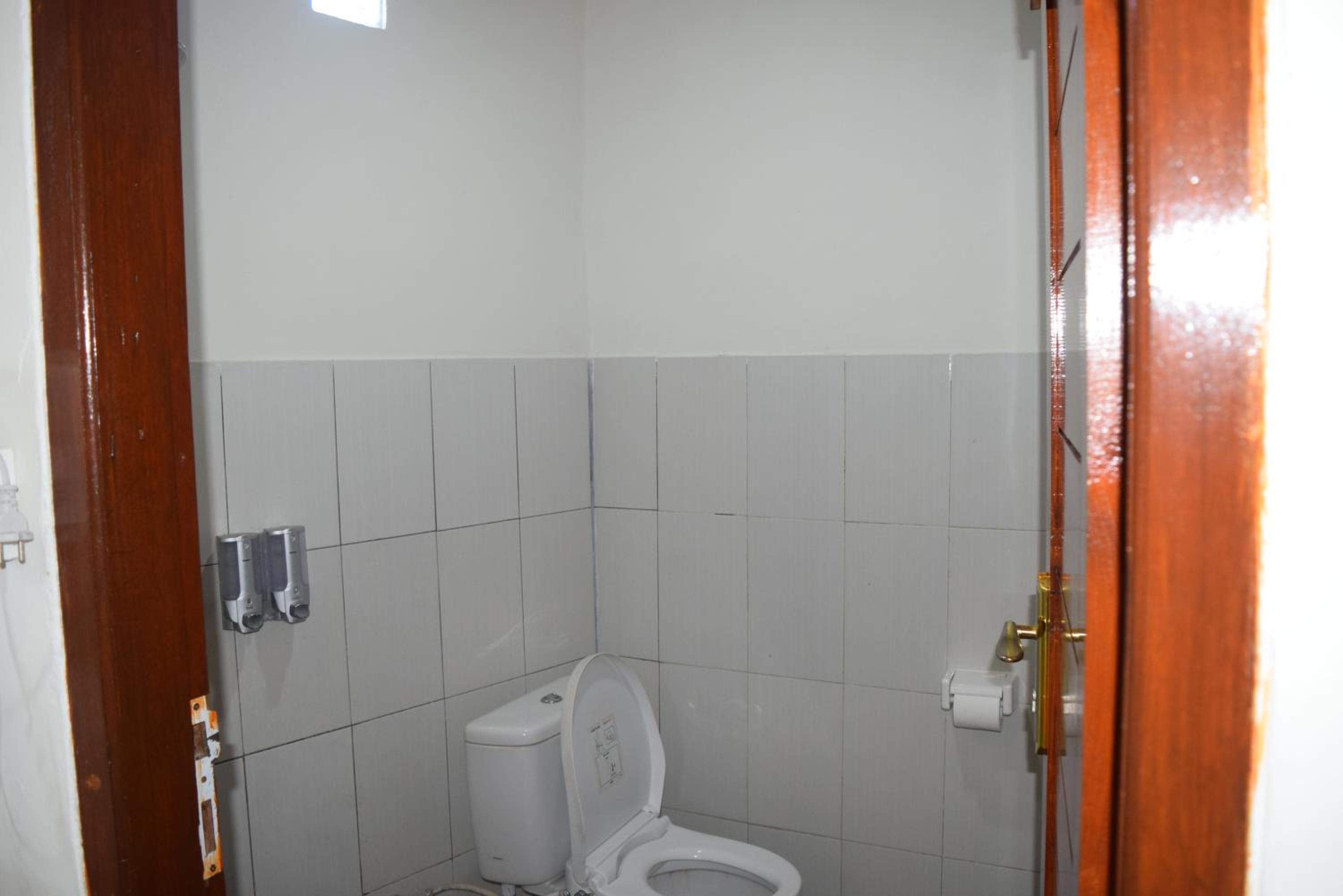 Twin Room with Balcony - Photo 7