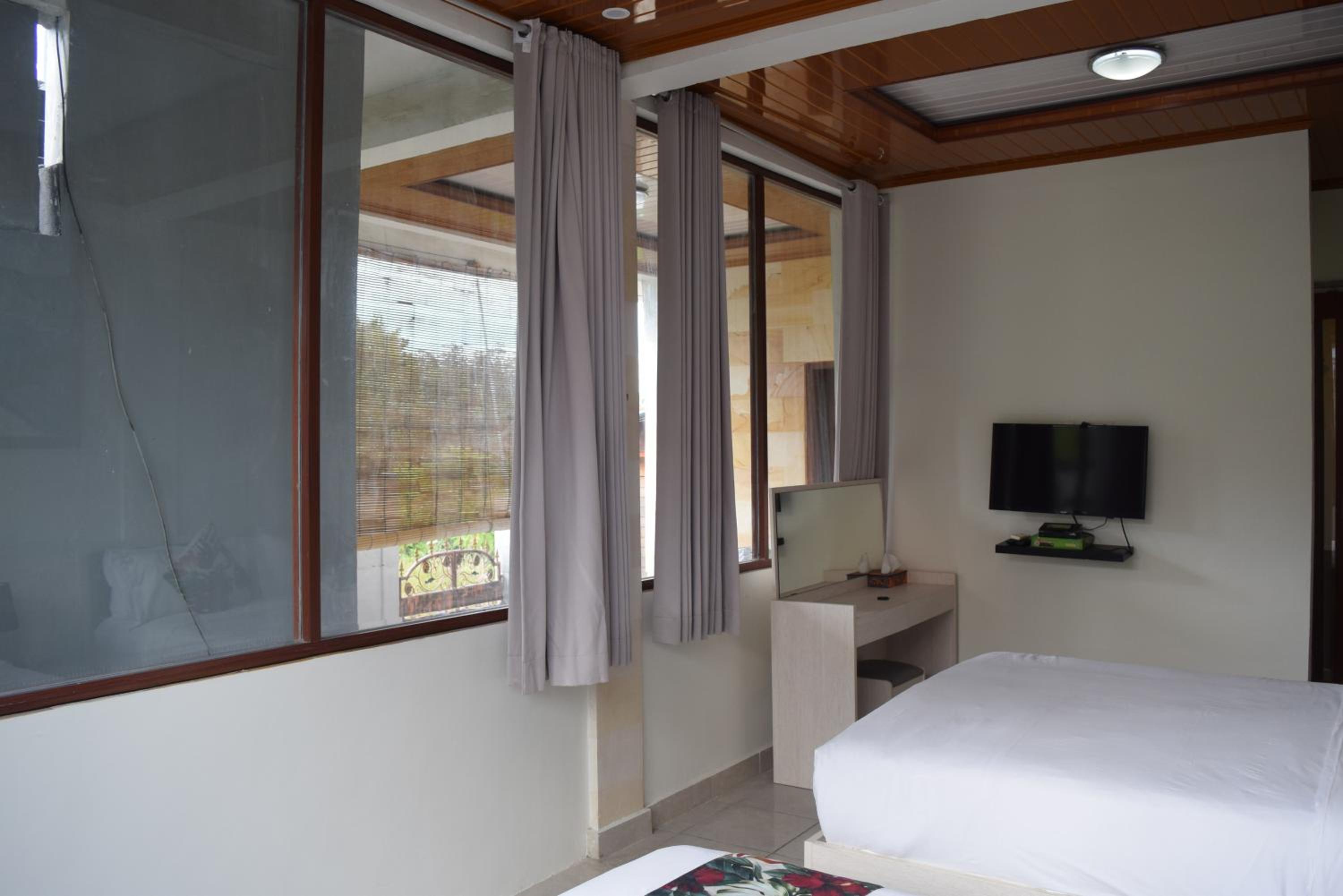 Twin Room with Balcony - Photo 6
