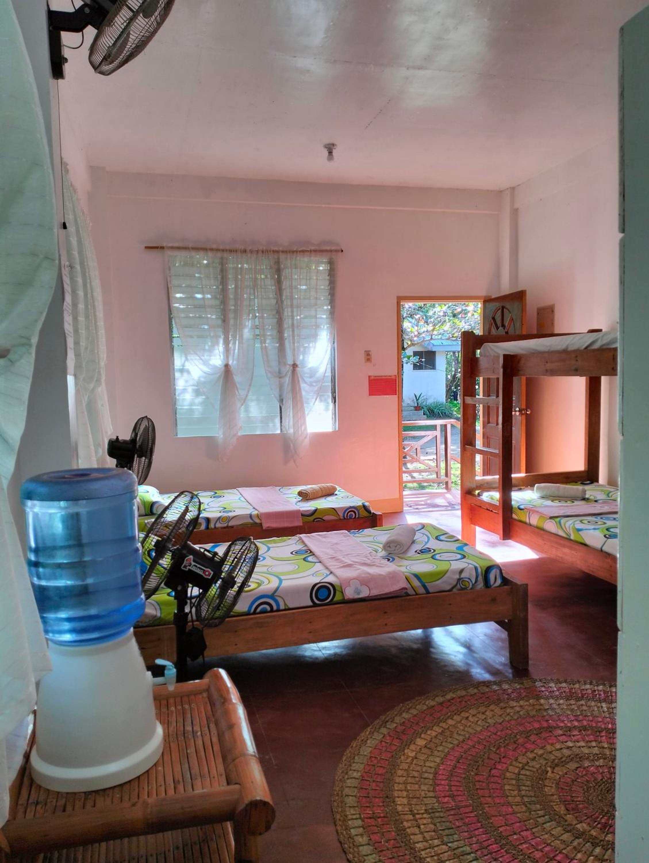 6-Bed Mixed Dormitory Room photo 2