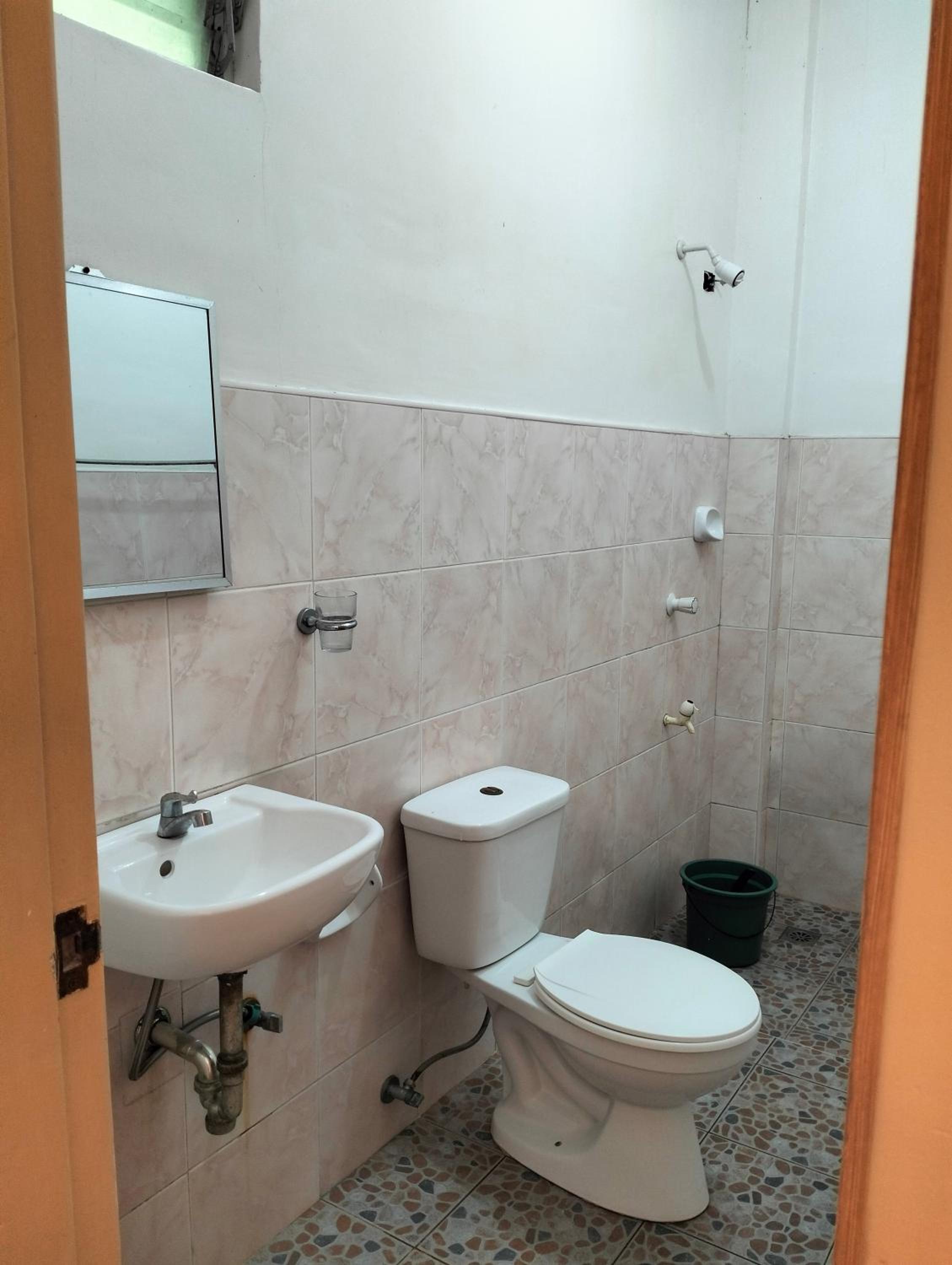 Family Room with Bathroom photo 3