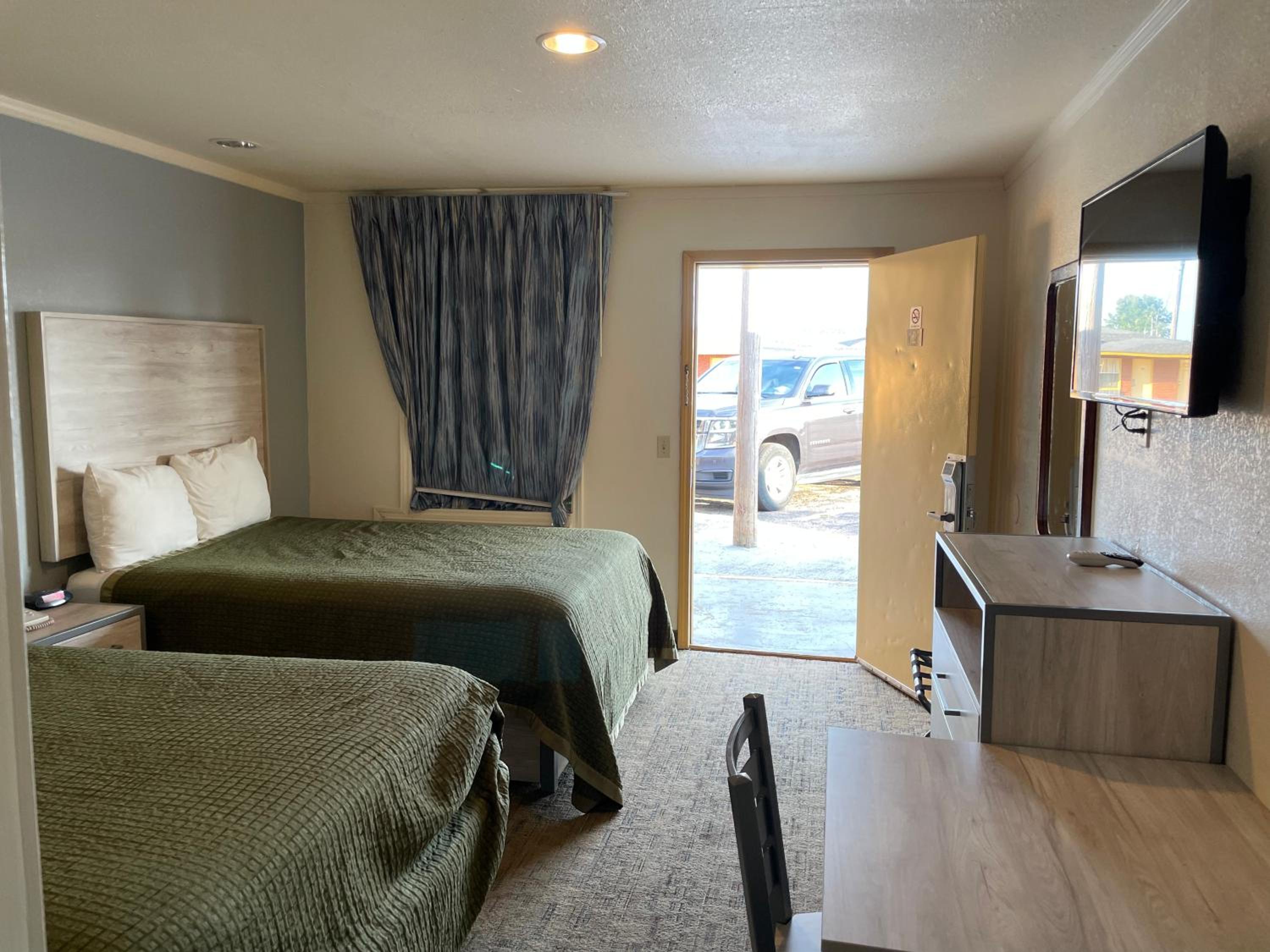 Double Room with Two Double Beds - Smoking photo 1
