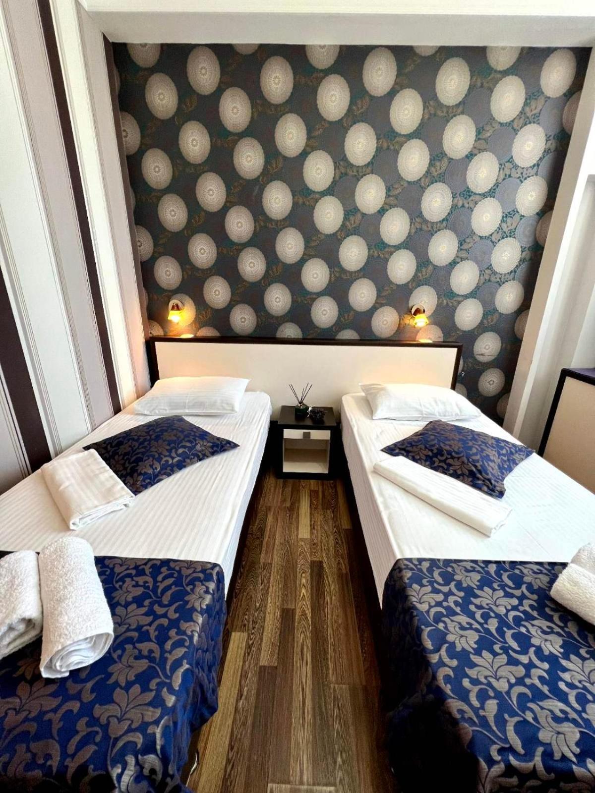 Standard Twin Room photo 2