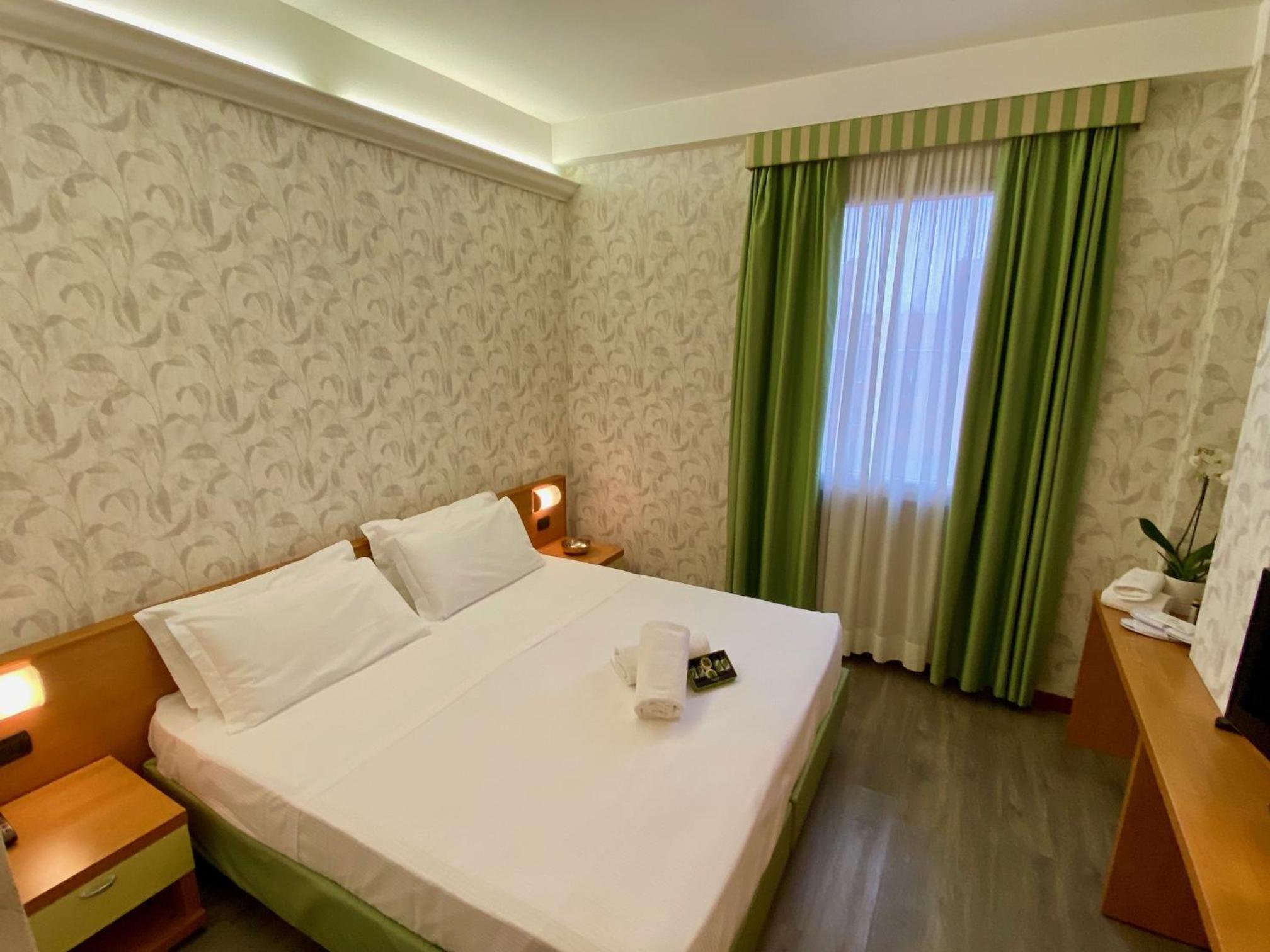 Double Room - Photo 4