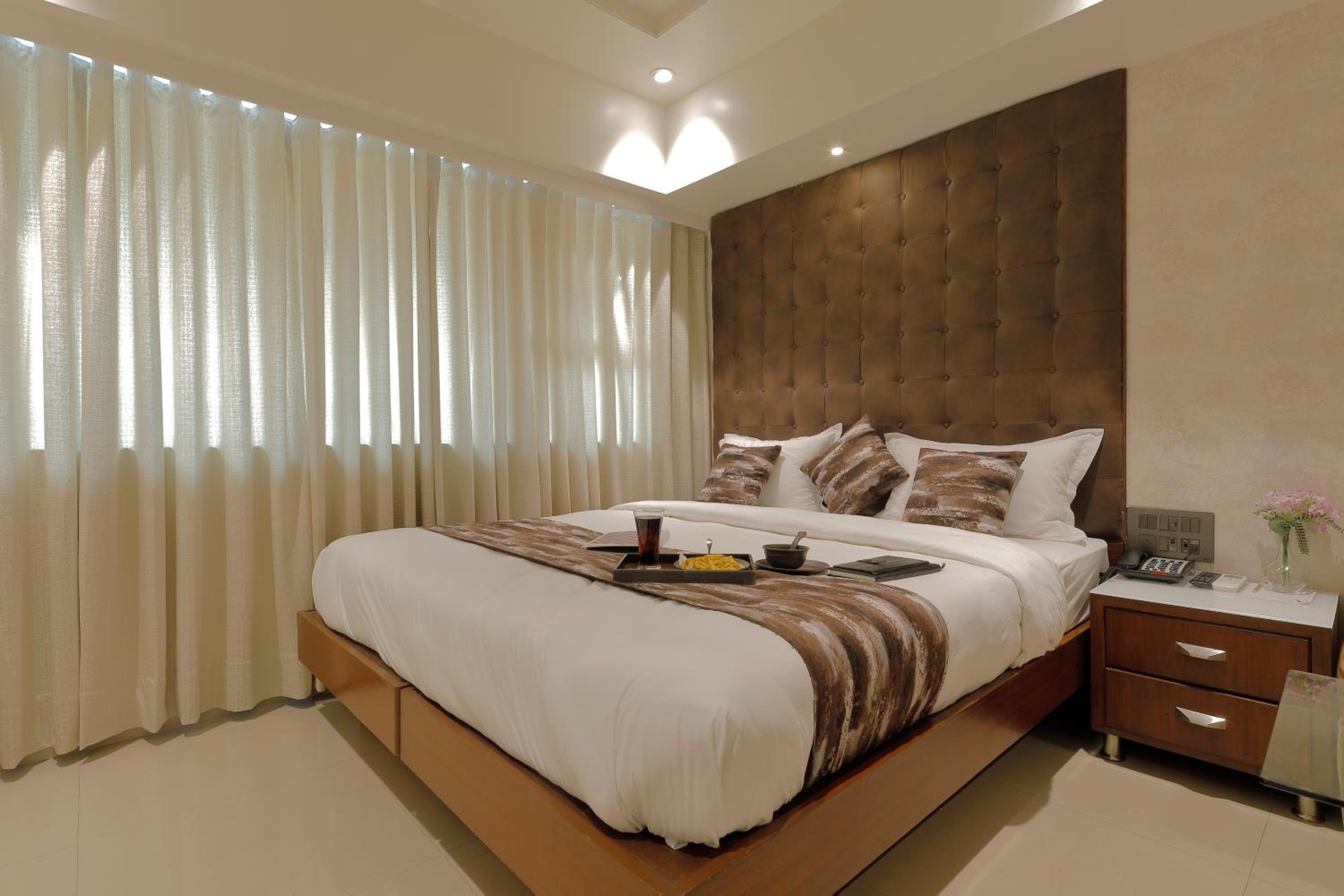 Gold Room - Photo 1