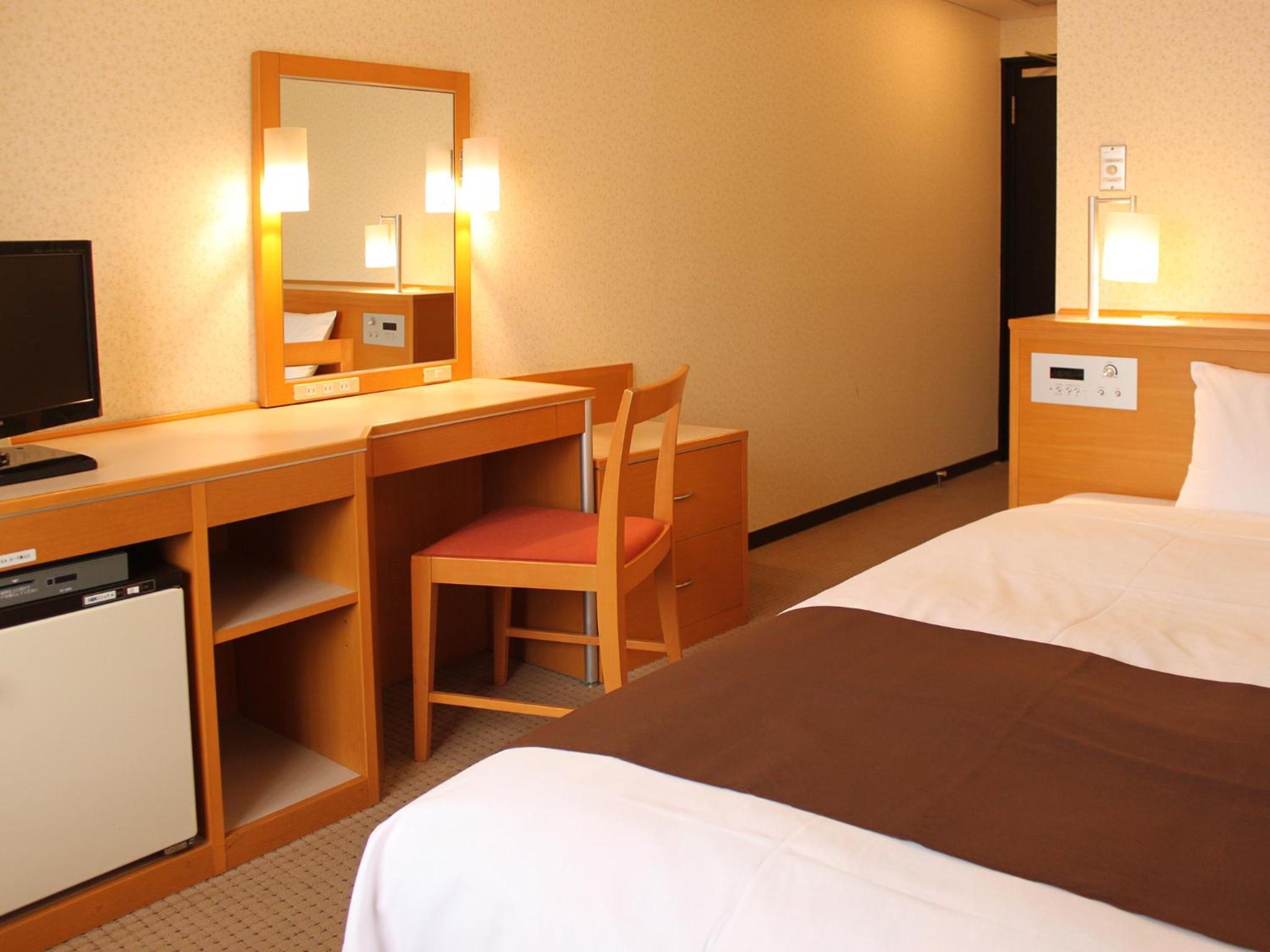 Double Room with Small Double Bed - Non-Smoking - Photo 6