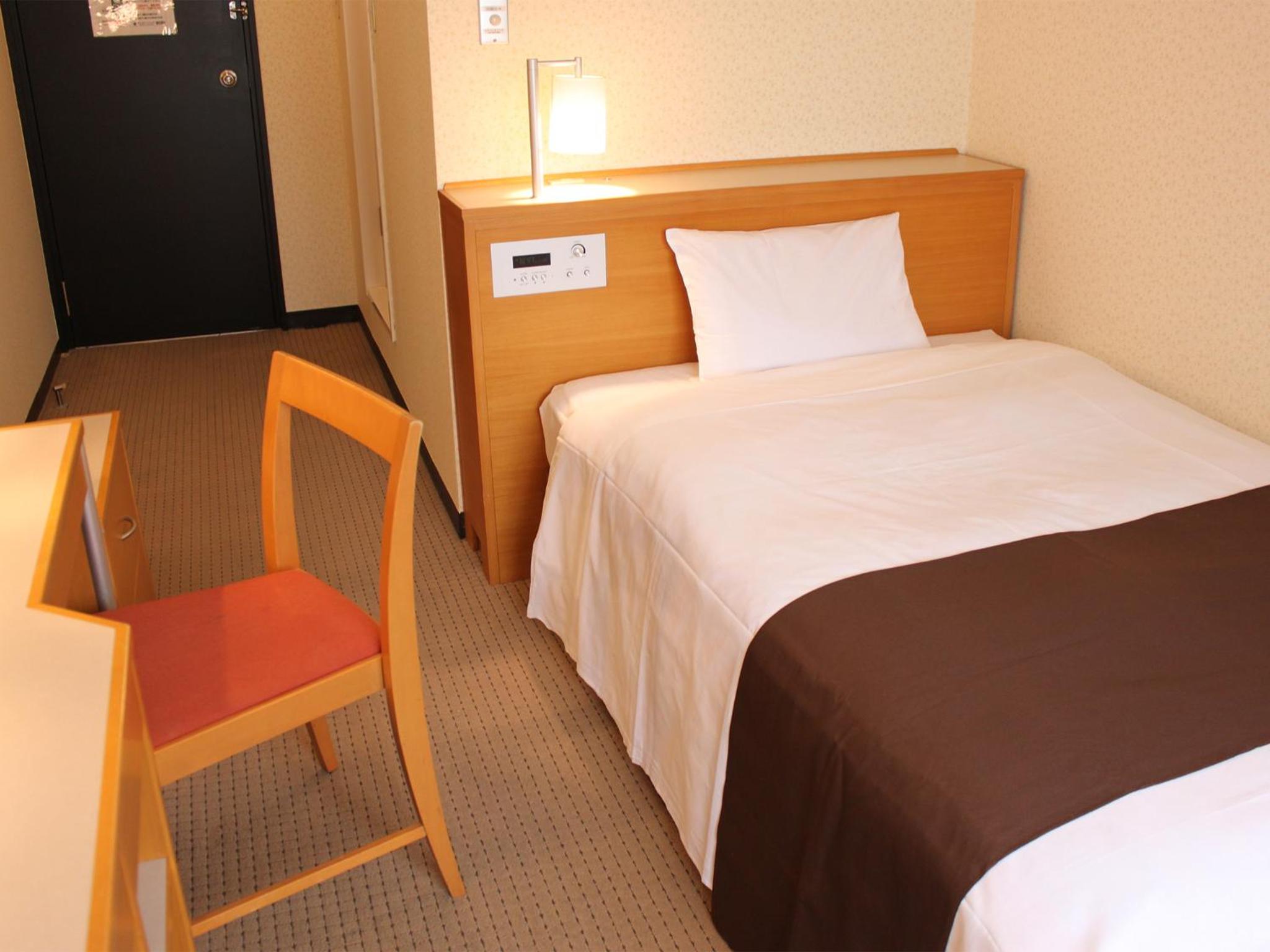 Double Room with Small Double Bed - Non-Smoking - Photo 4
