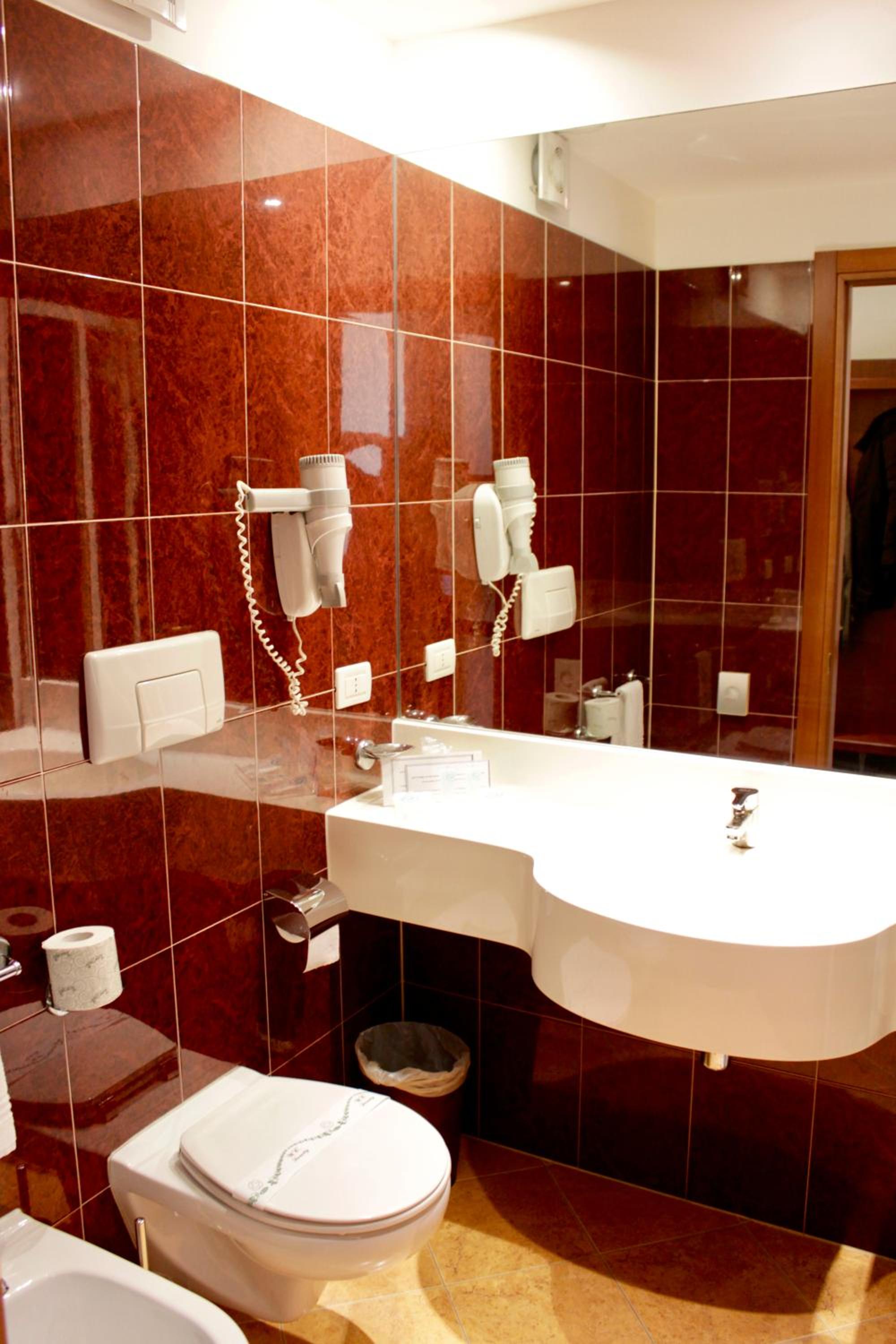 Double Room - Photo 6