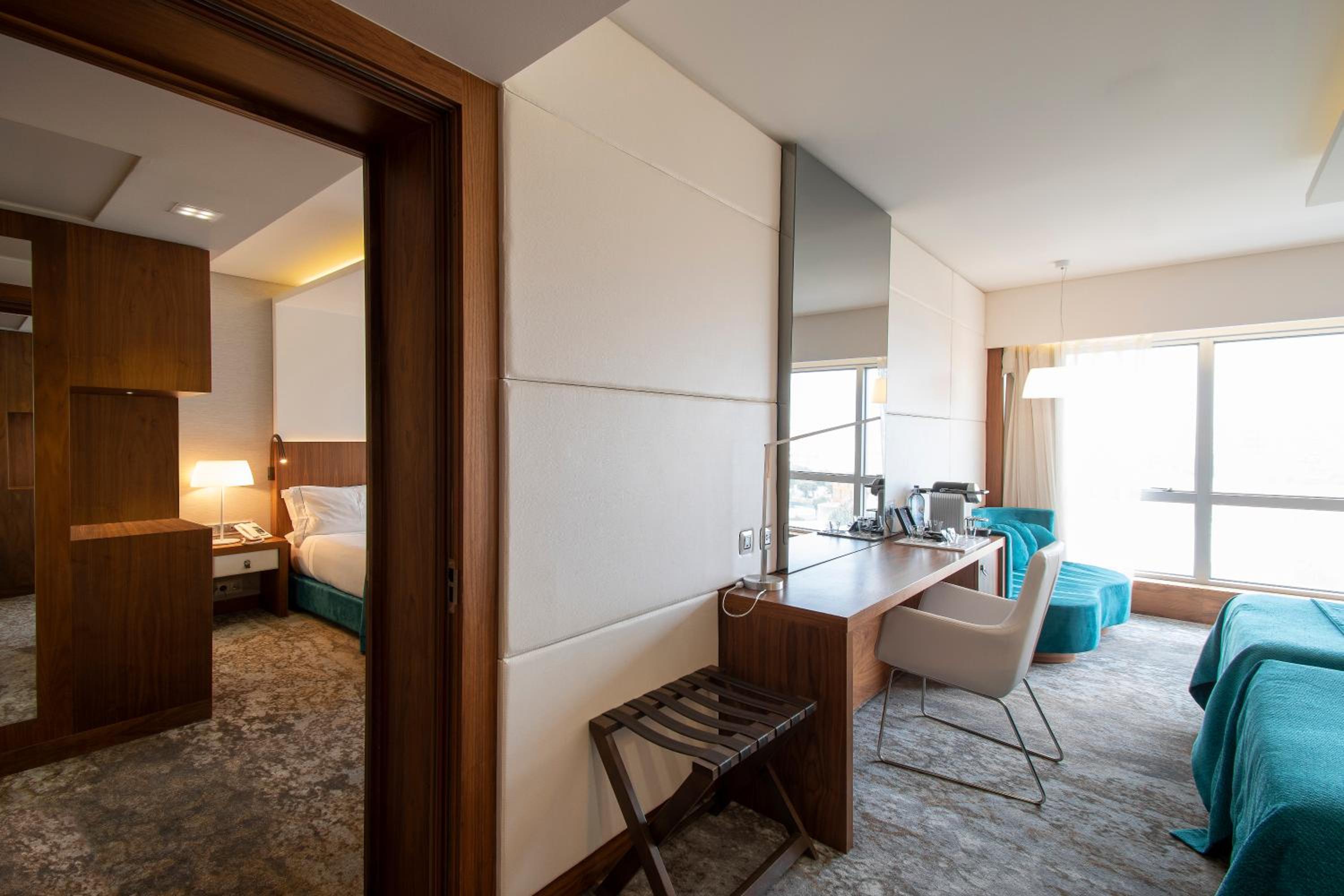 Deluxe Double Room with Extra Bed (2 Adults + 1 child up to 12 years old) photo 2