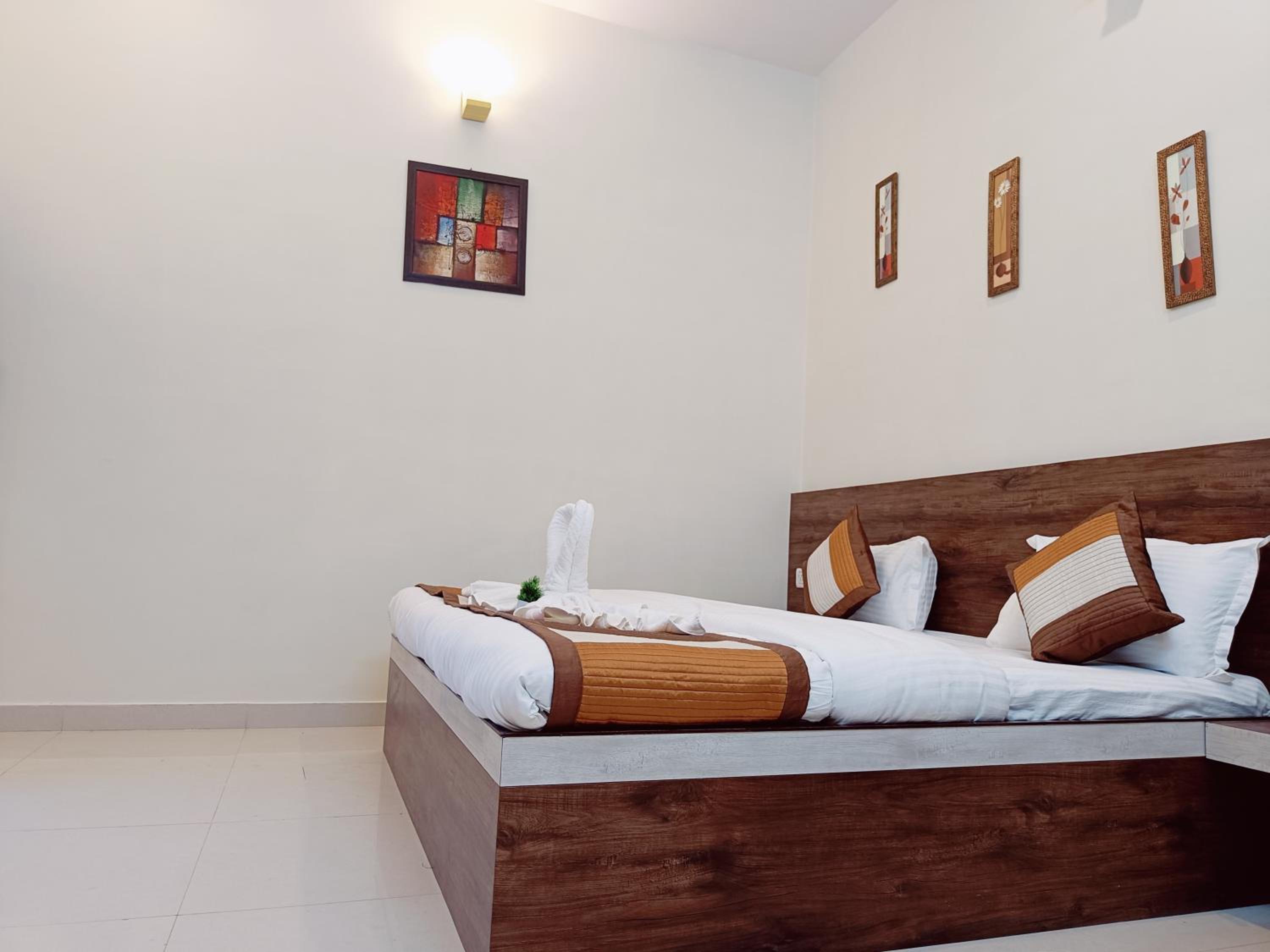Deluxe Double Room - Photo 13