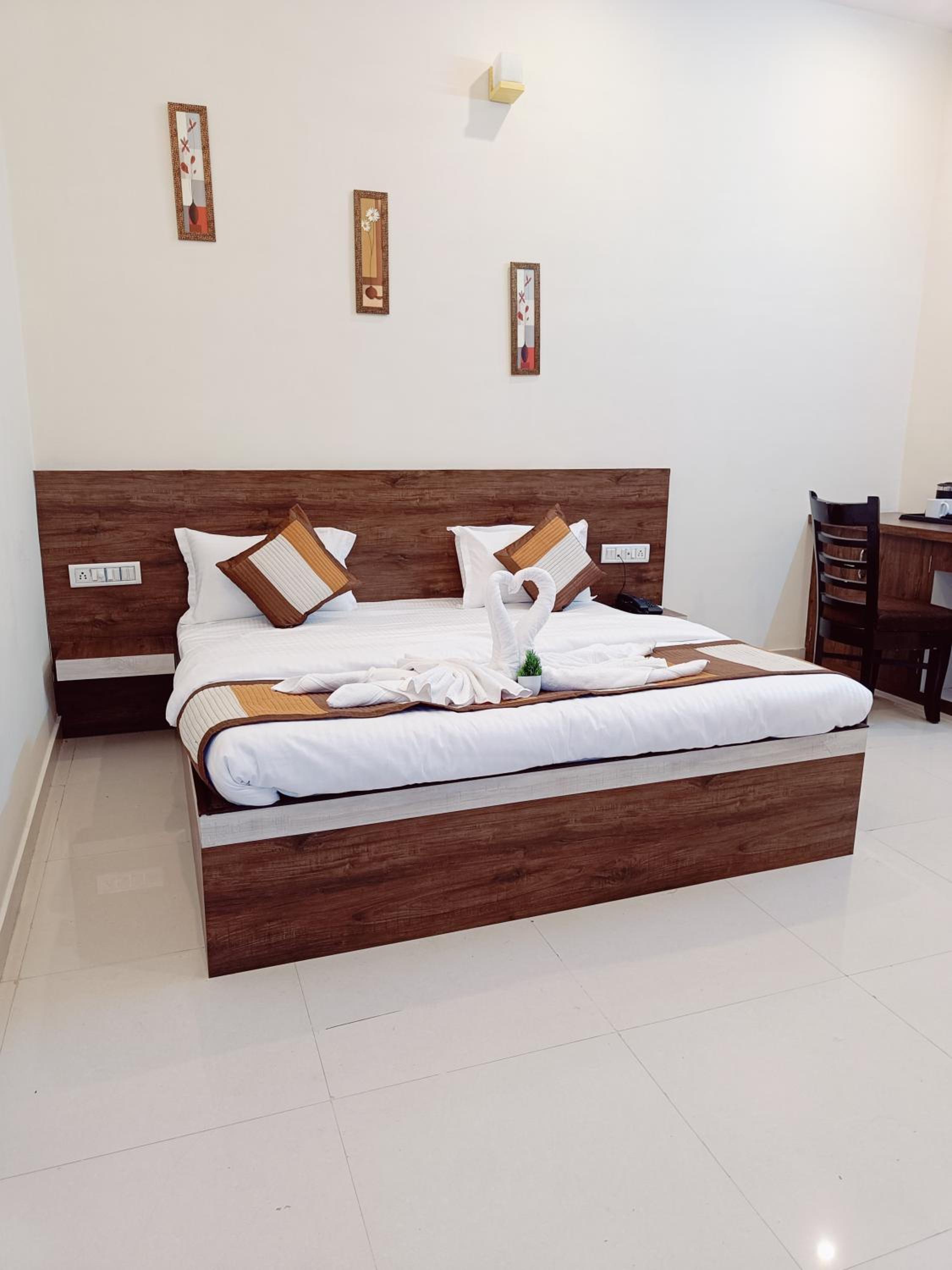 Deluxe Double Room - Photo 11