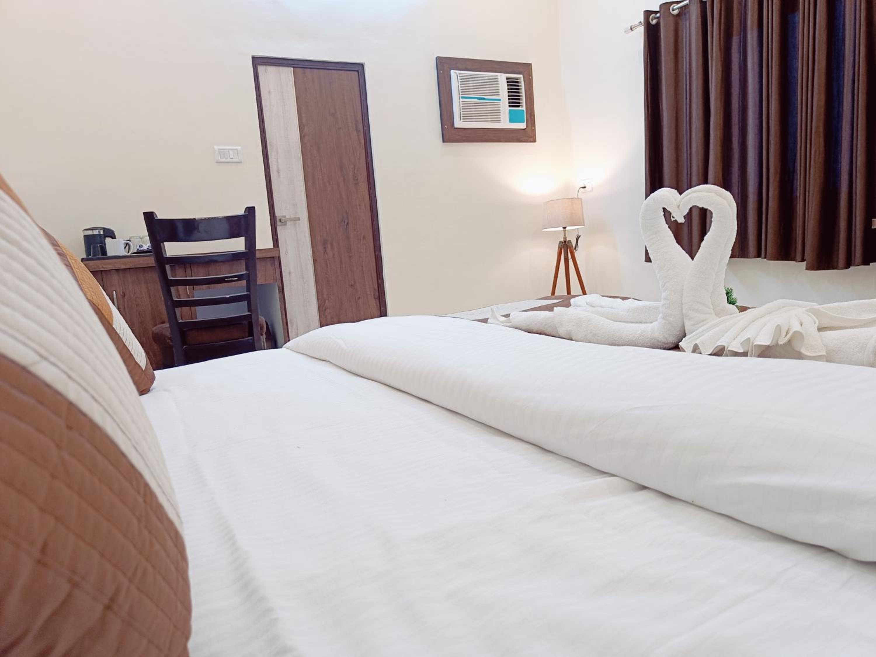 Deluxe Double Room - Photo 12