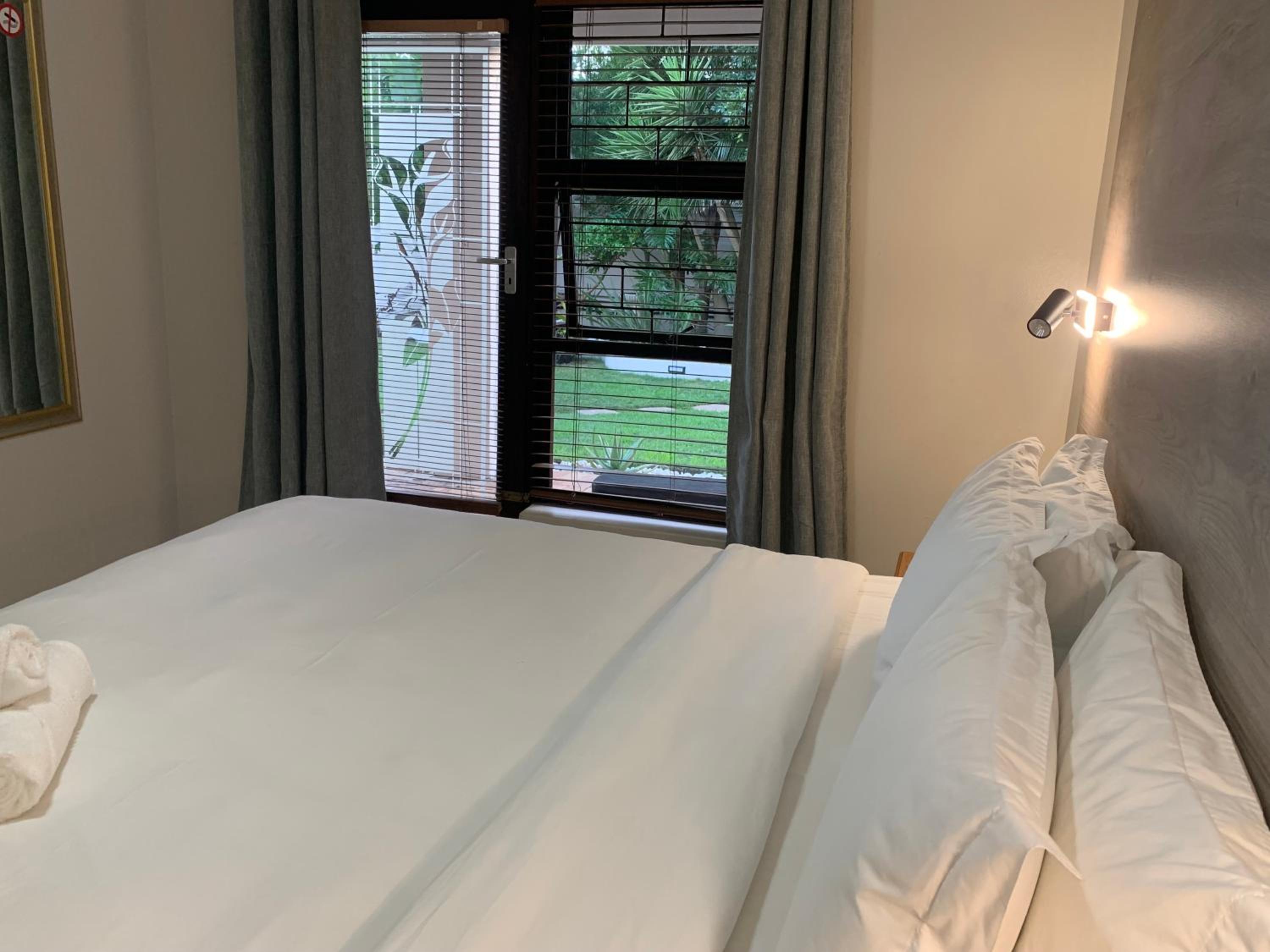 Standard Double Room - Photo 7