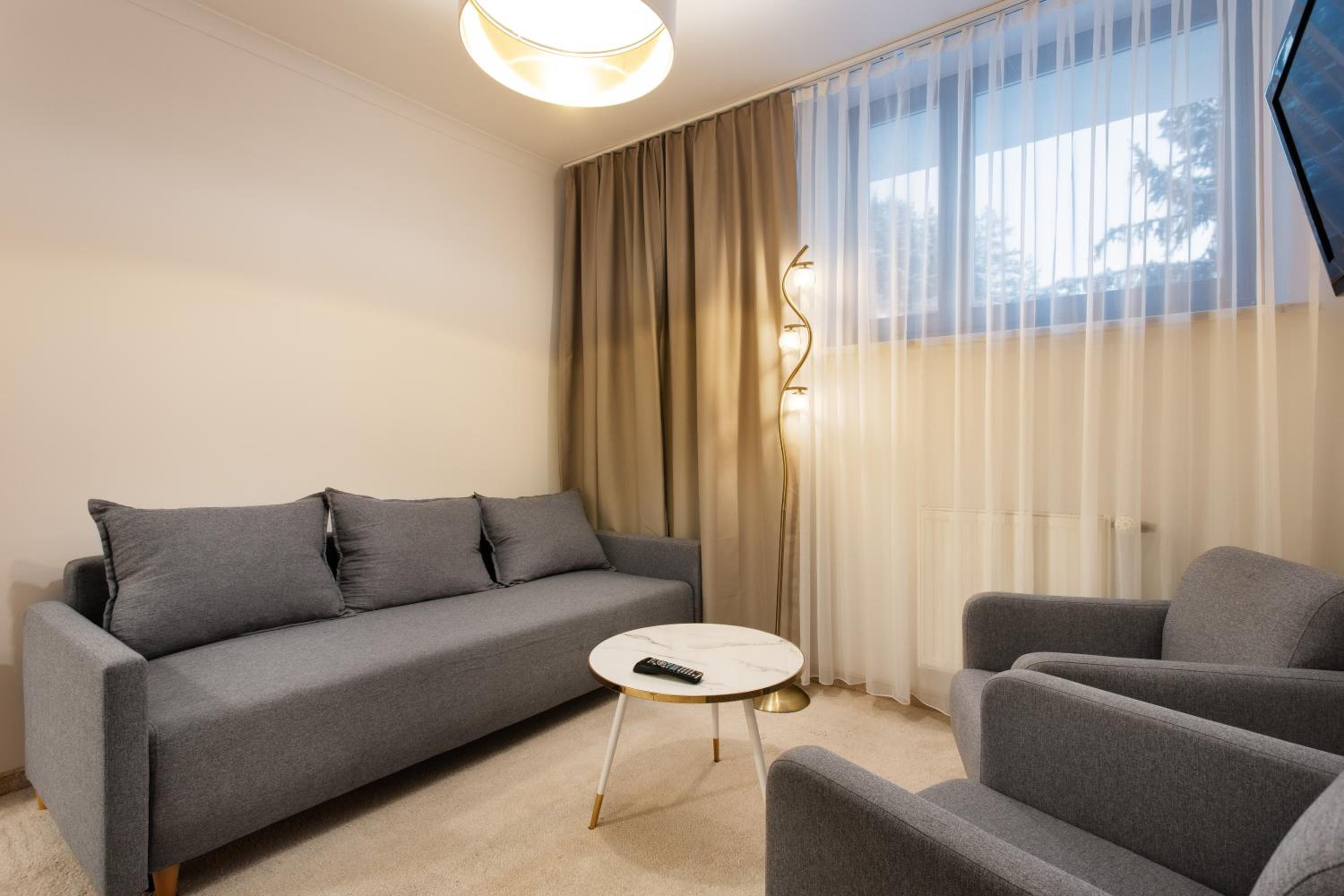 Family Room - Photo 4