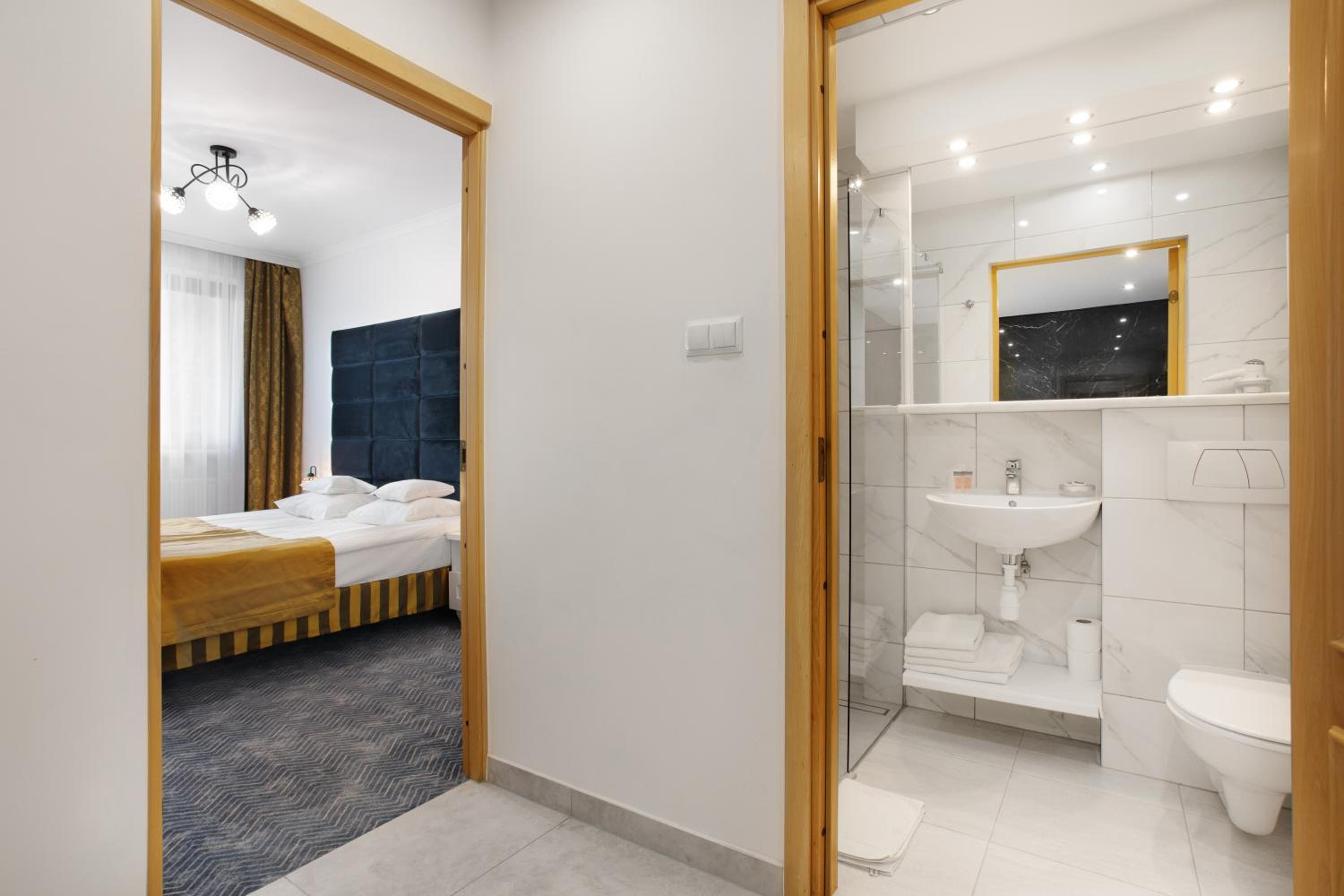 Studio with Spa Bath - Photo 2