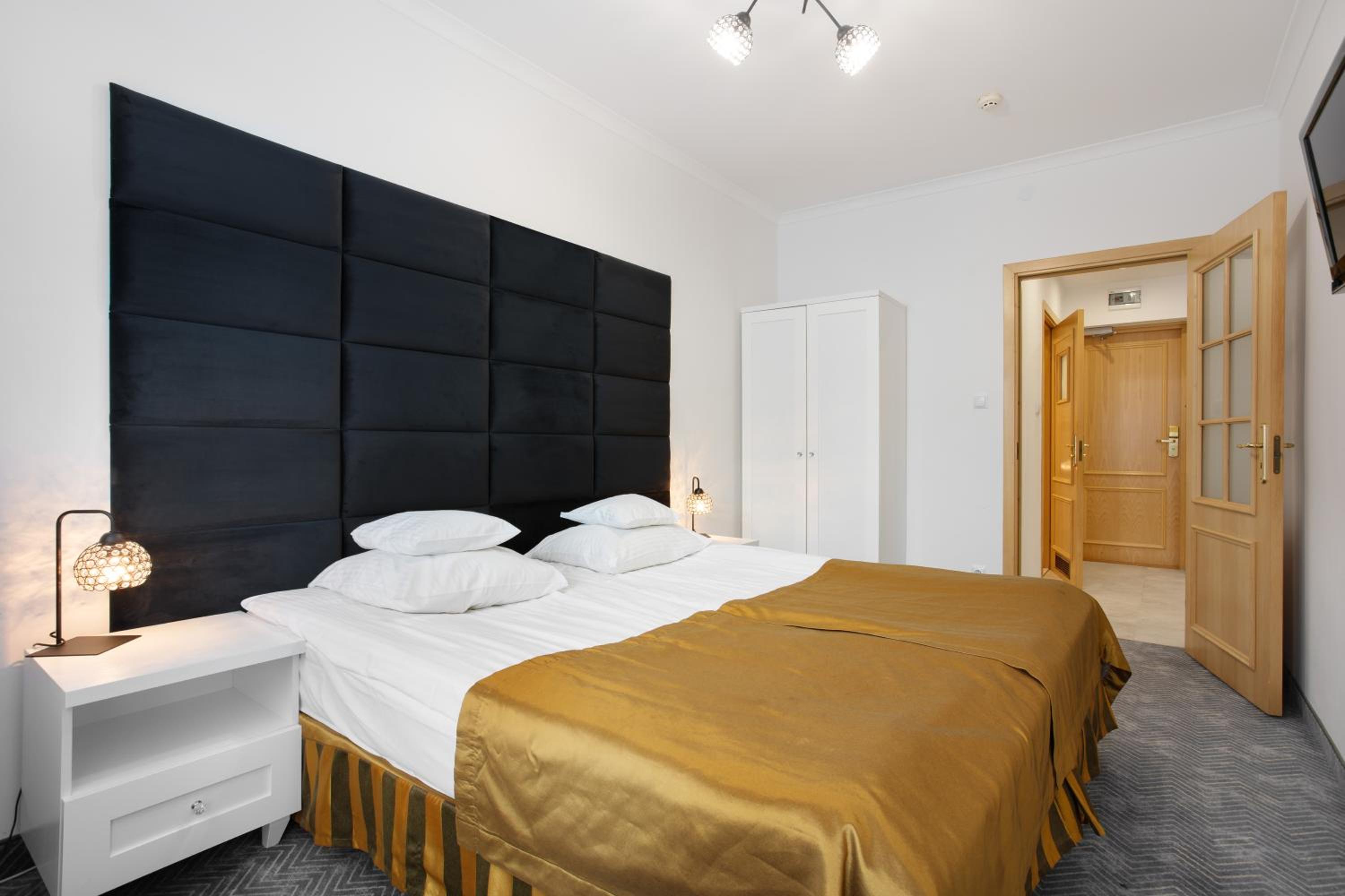 Studio with Spa Bath - Photo 1