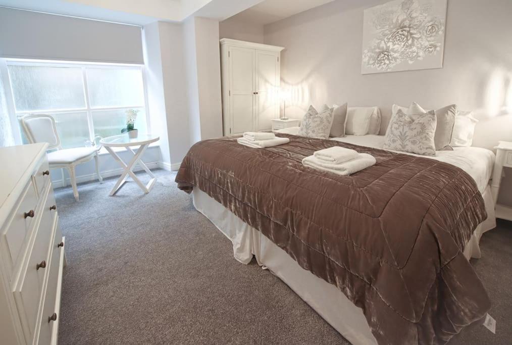 Three Bedroom House with Sofa Bed photo 1
