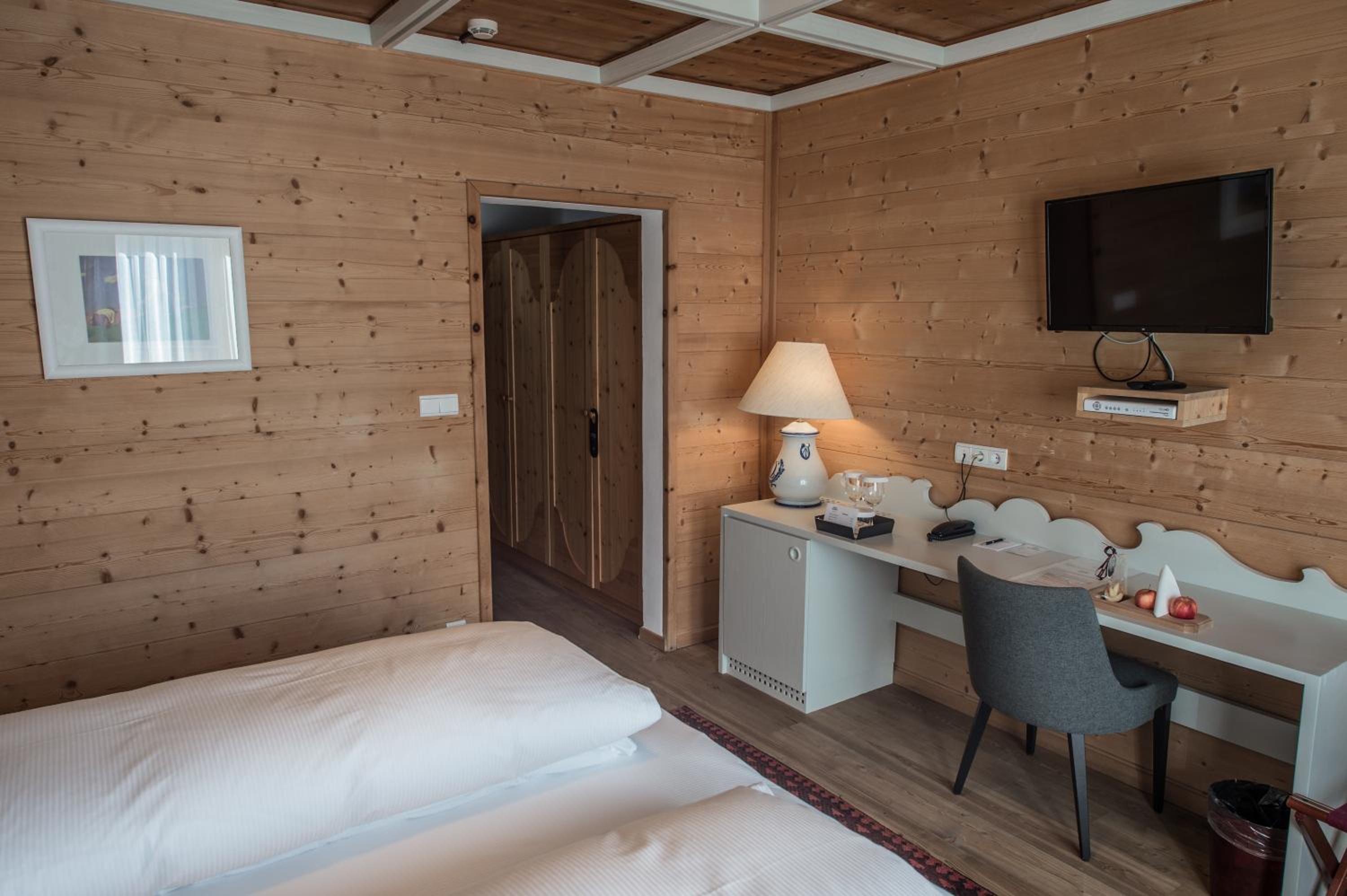 Standard Double or Twin Room - Photo 10