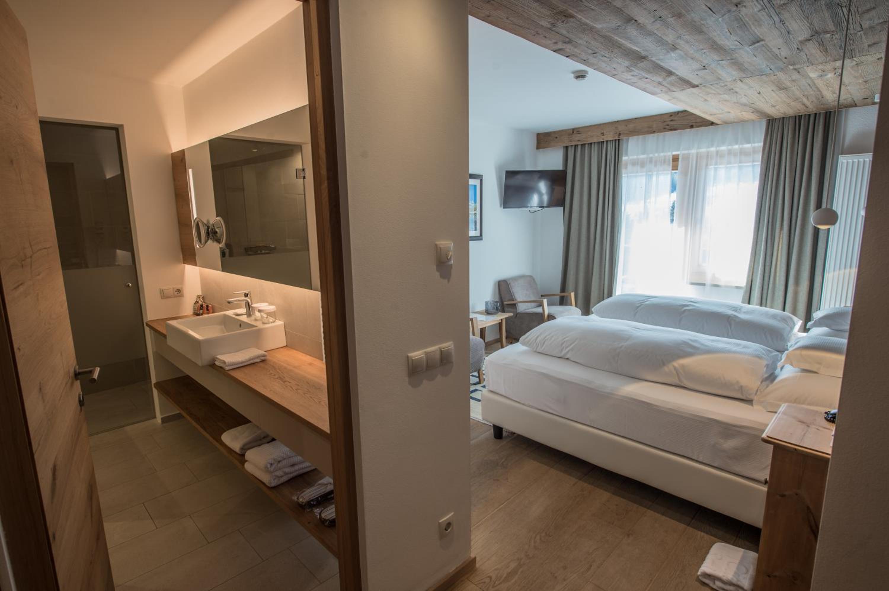 Superior Double or Twin Room - Photo 5