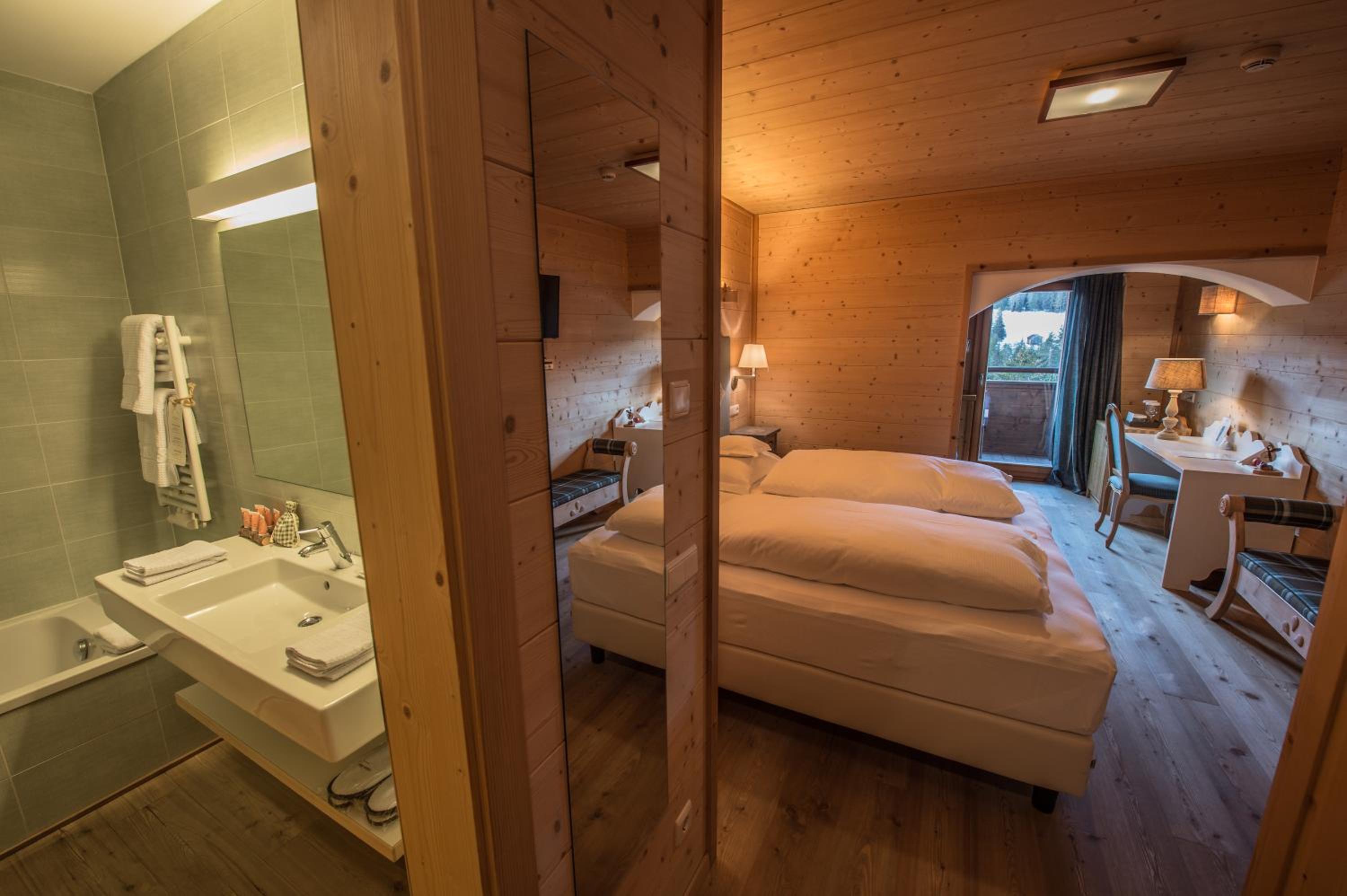 Superior Double or Twin Room - Photo 8