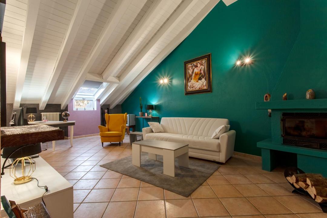 Two-Bedroom Apartment with Mountain View