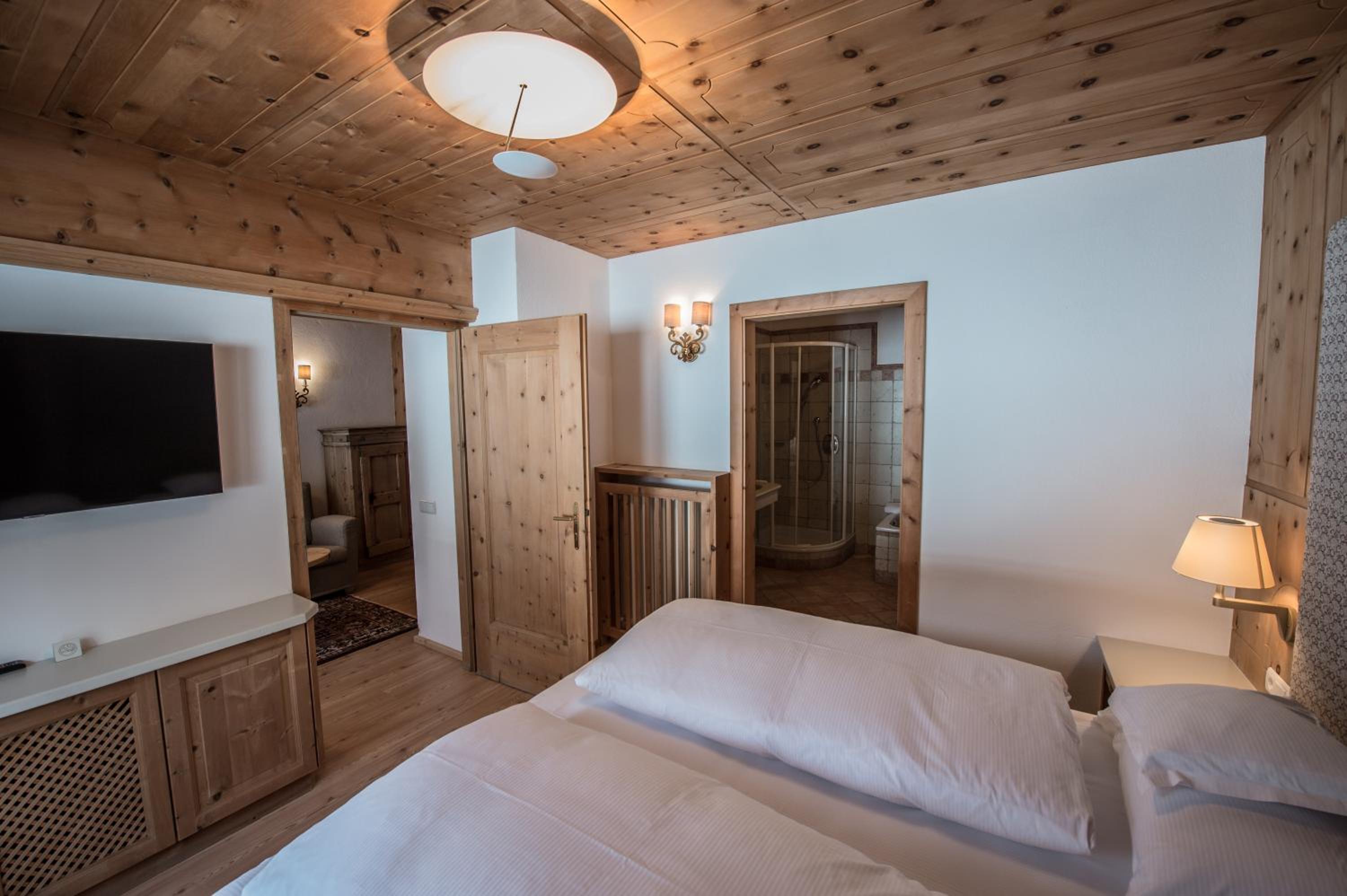 Suite - Photo 9