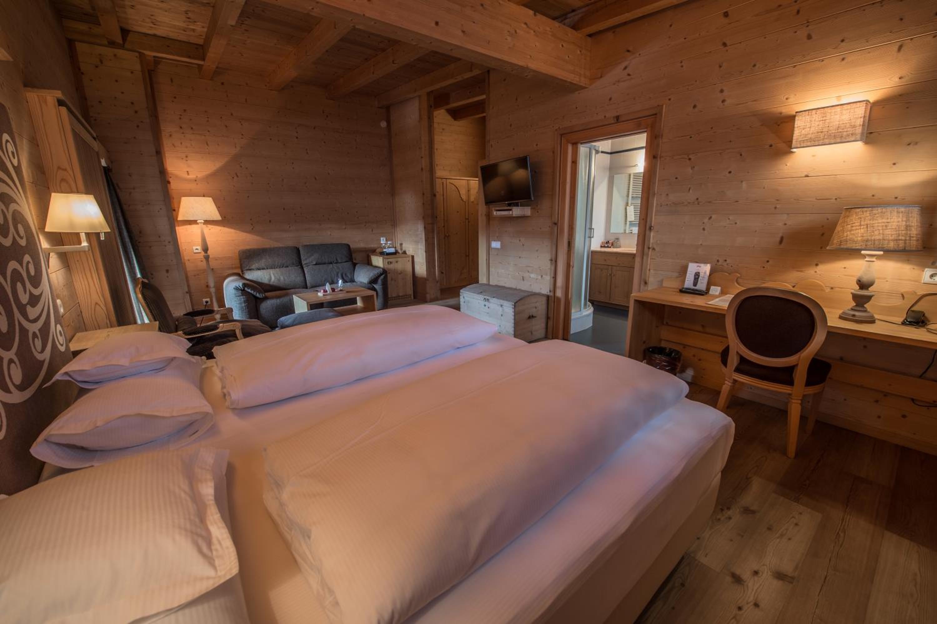 Suite - Photo 2