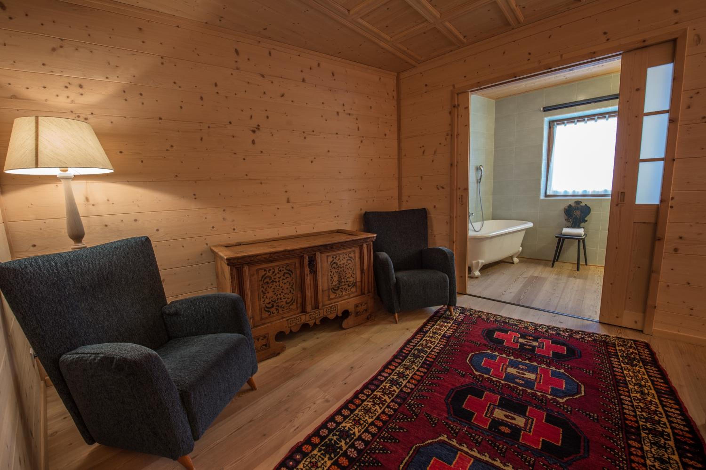 Luxury Suite - Photo 15