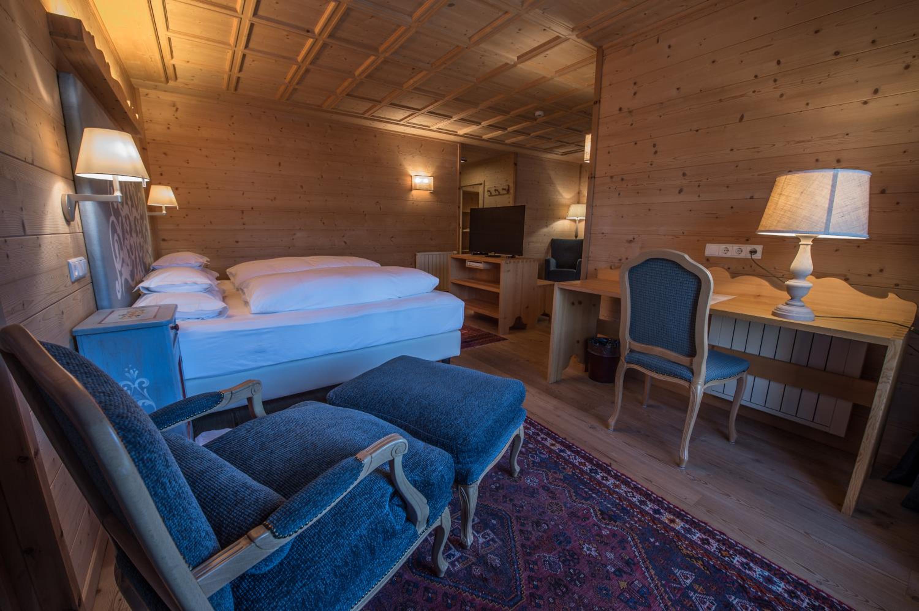 Luxury Suite - Photo 14