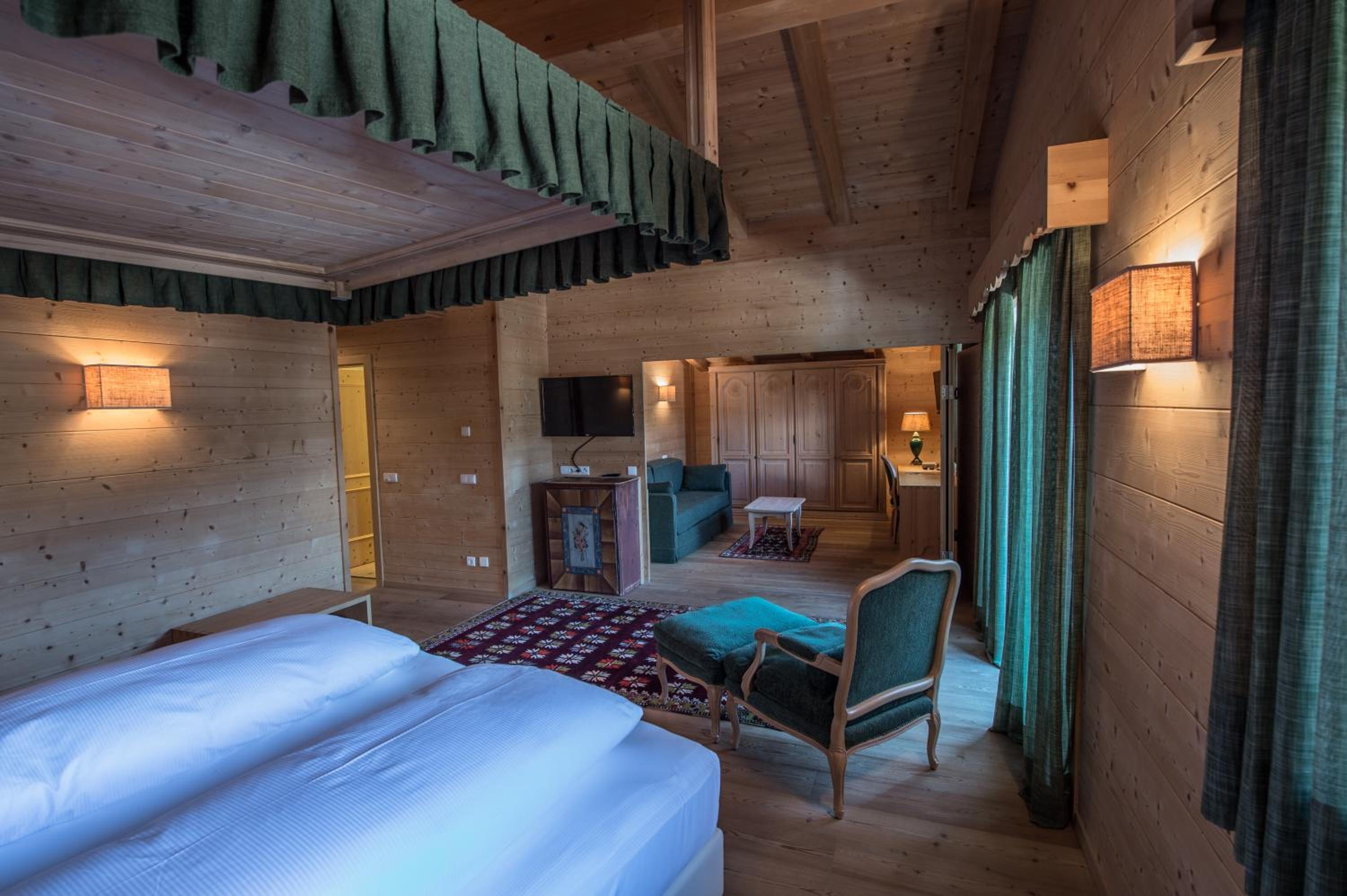 Luxury Suite - Photo 6