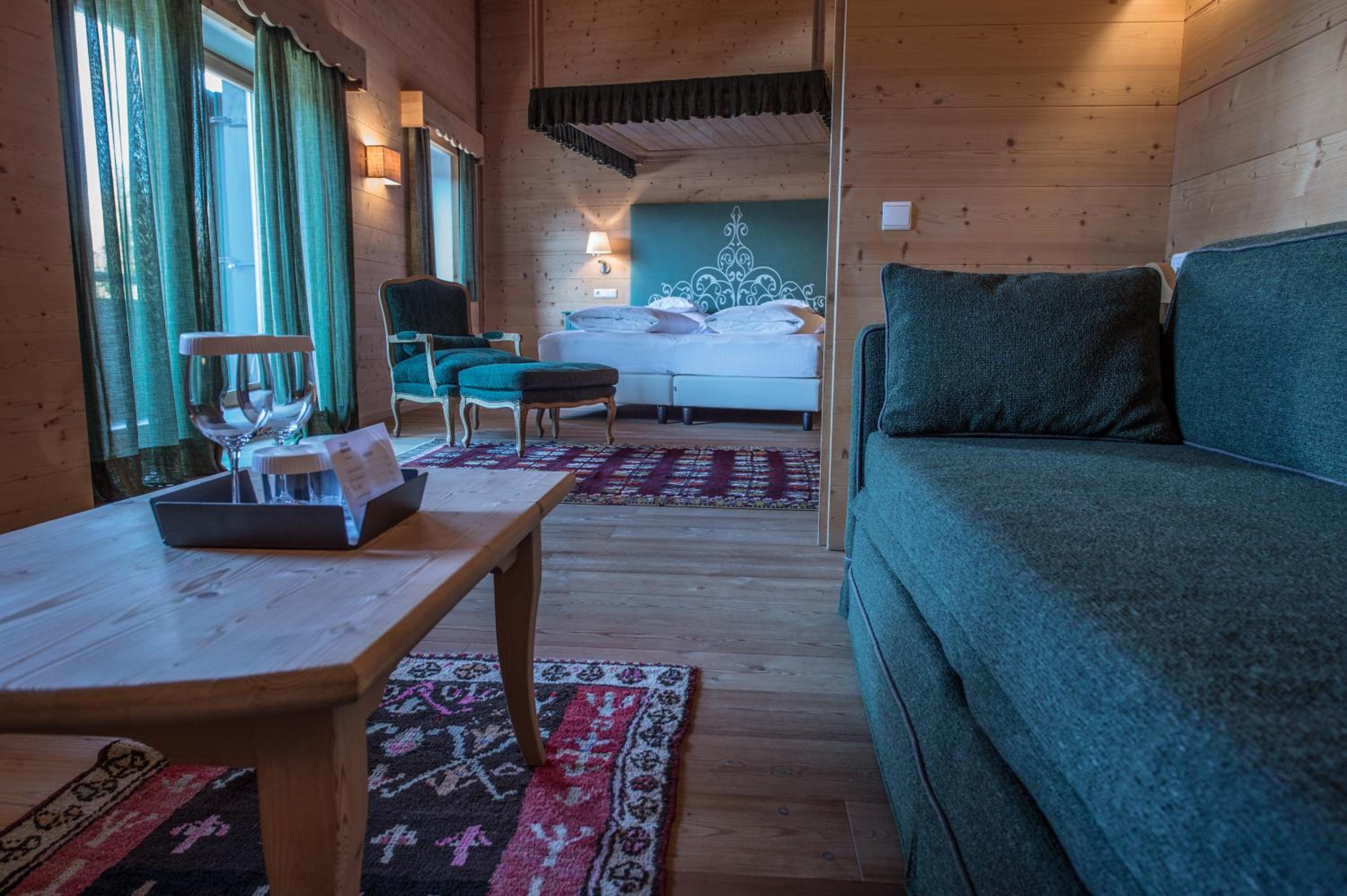 Luxury Suite - Photo 17