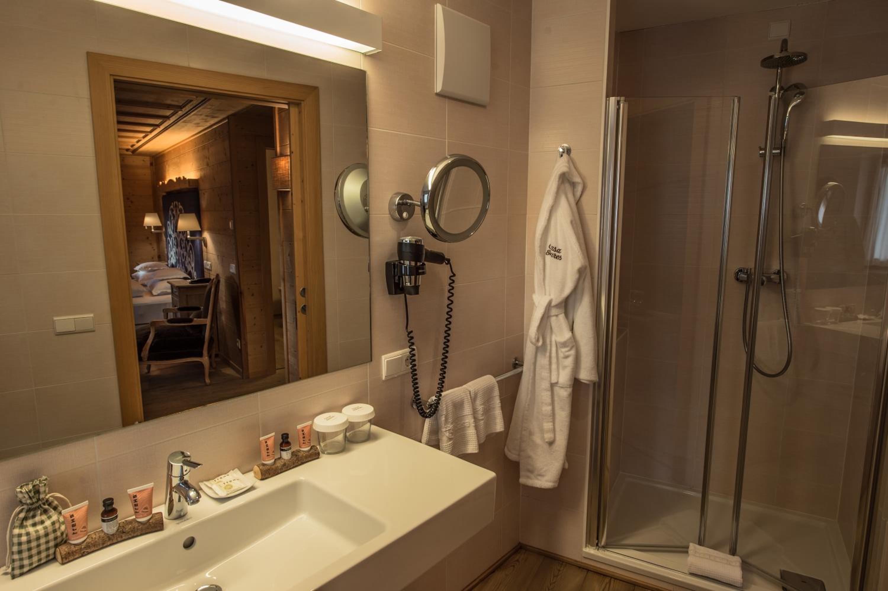 Luxury Suite - Photo 4