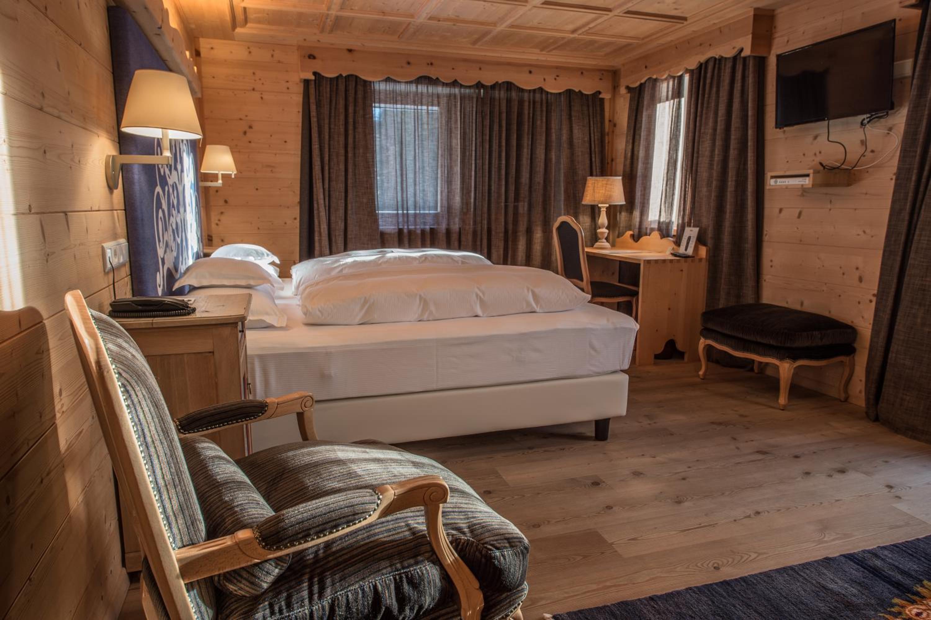Luxury Suite - Photo 2
