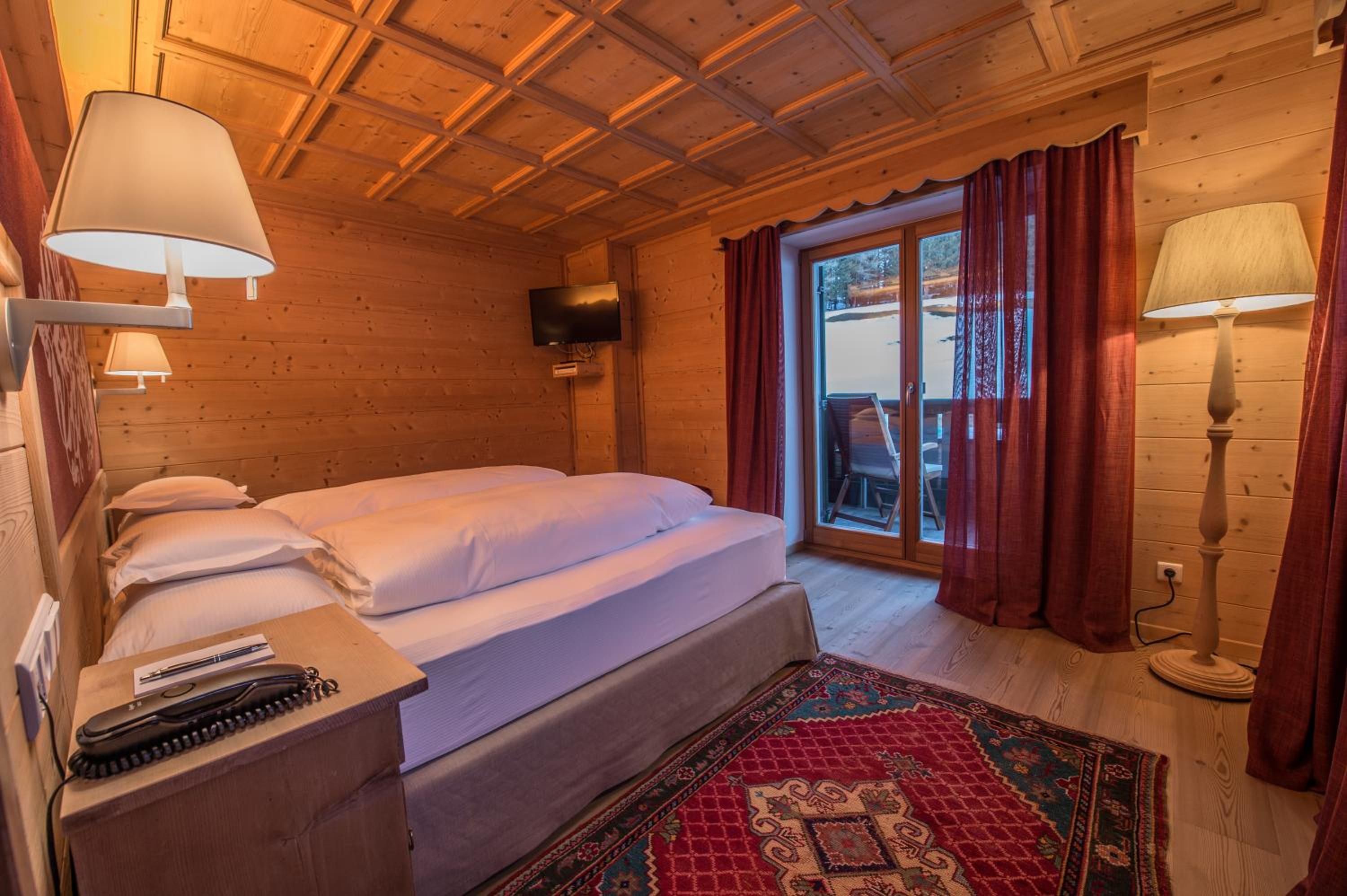 Luxury Suite - Photo 9