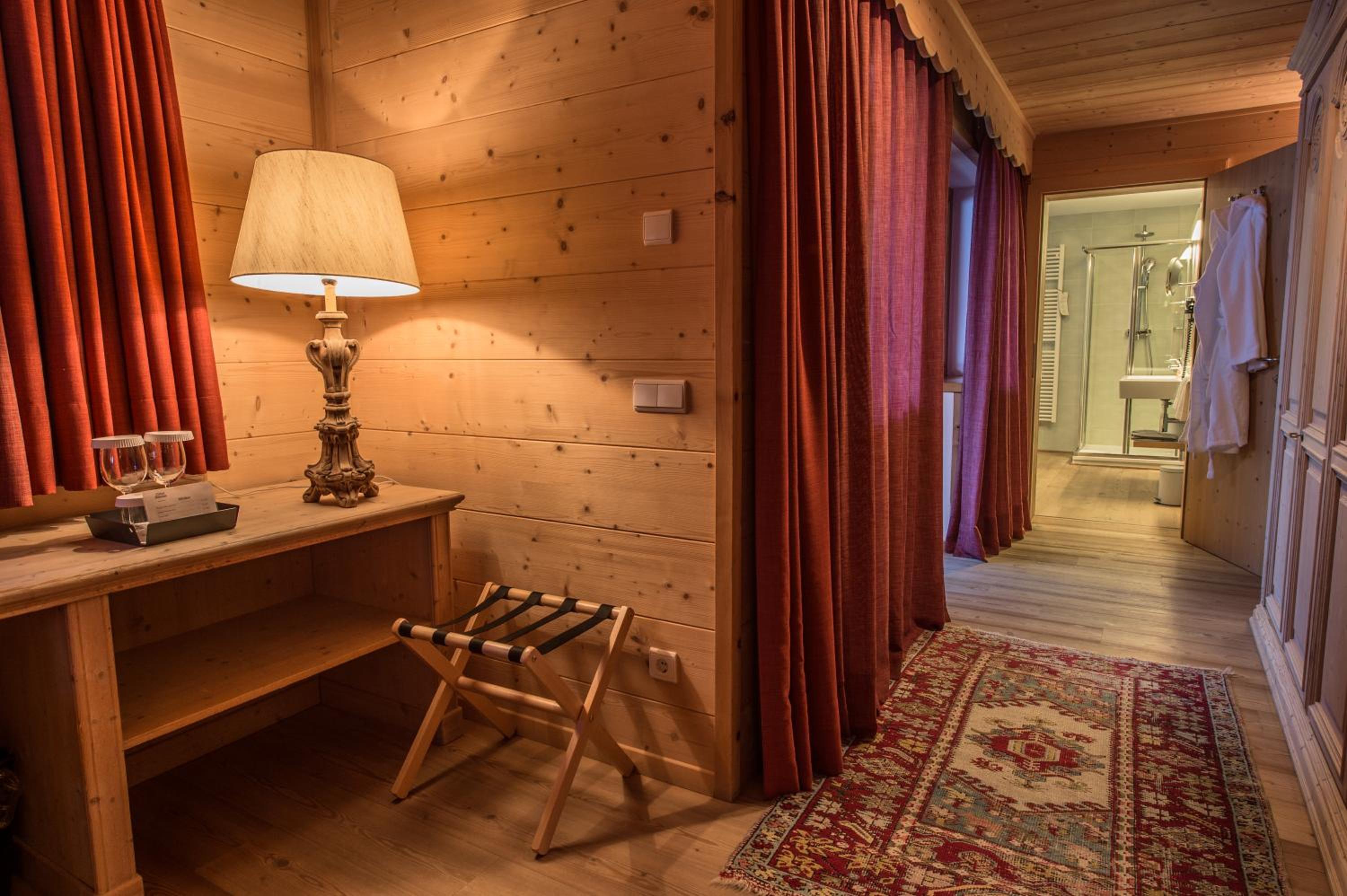 Luxury Suite - Photo 10