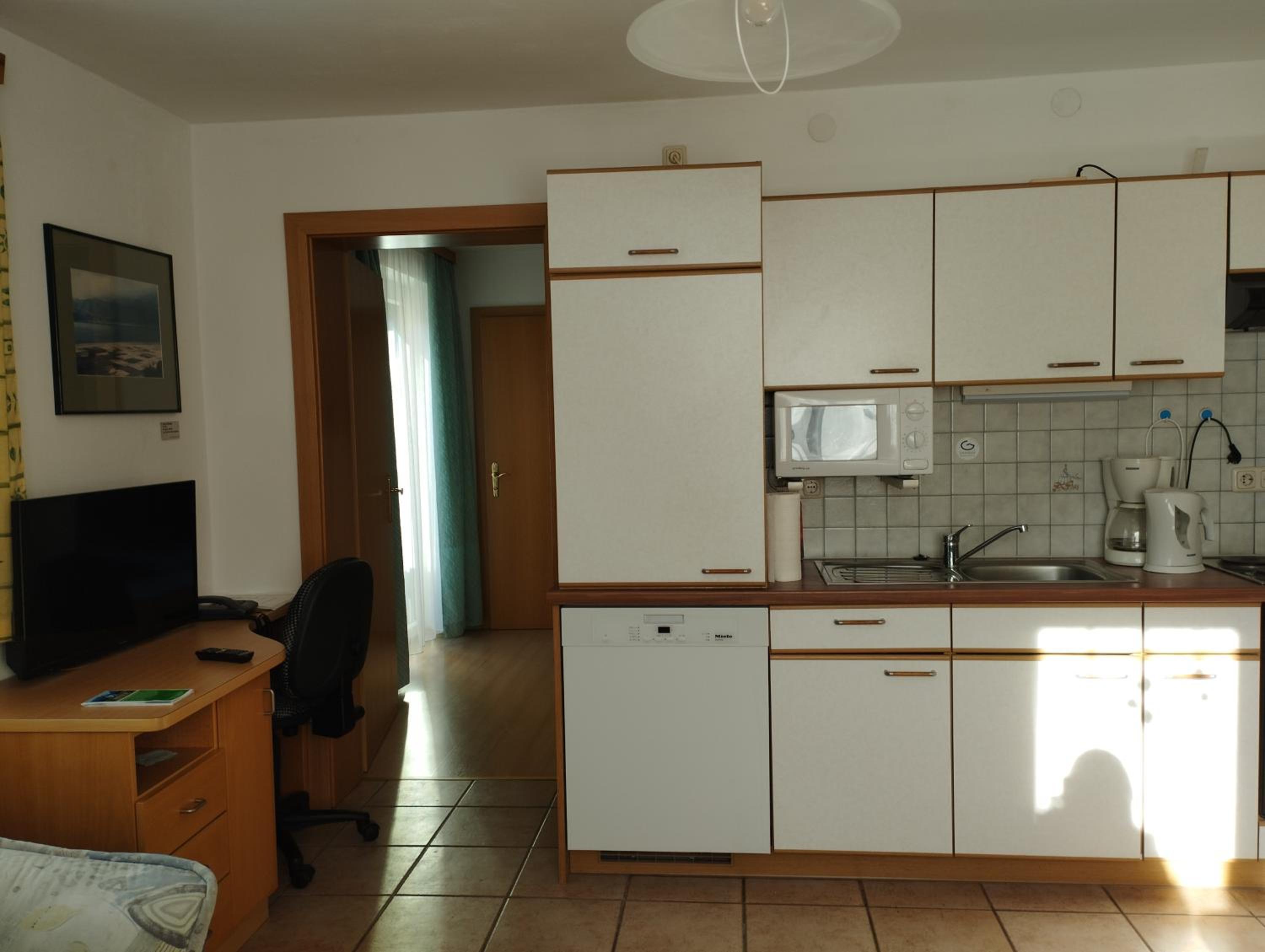 One-Bedroom Apartment with Terrace photo 3