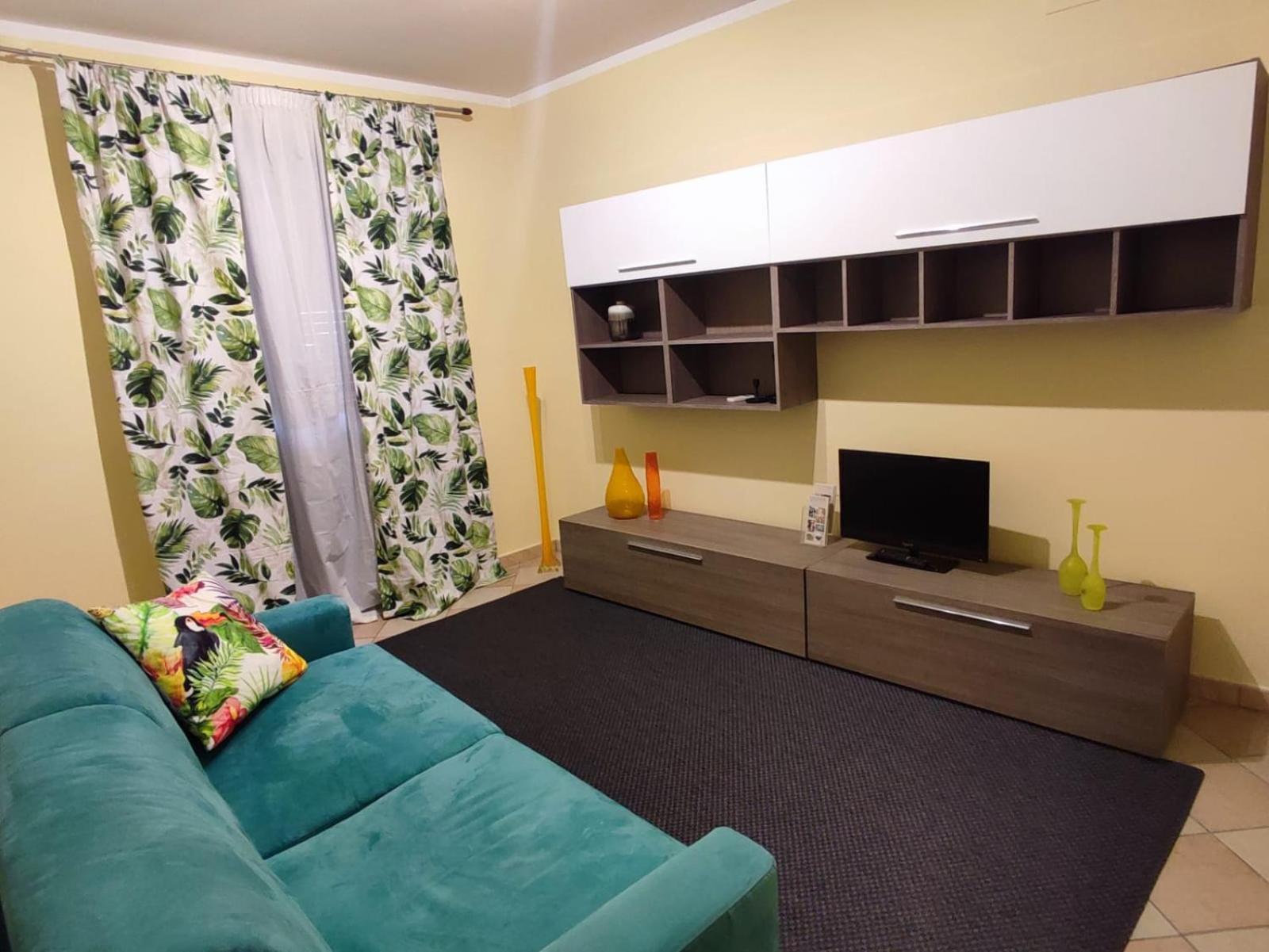 Apartment with Balcony - Photo 2